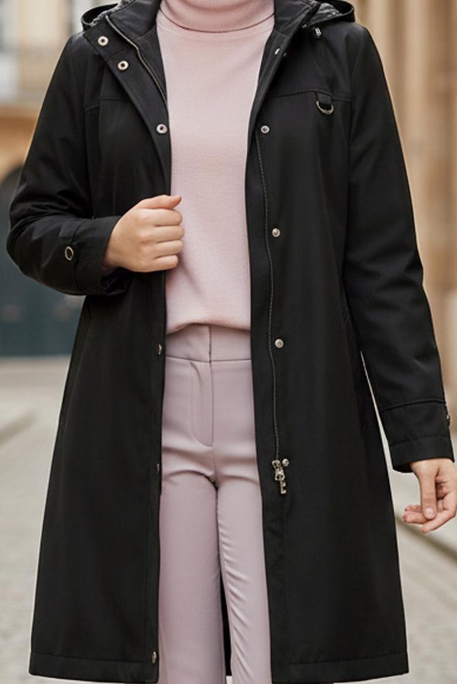 Tesettür giyim SİYAH KAPÜŞONLU FERMUARLI TRENÇKOT 10146  - ALVİNA