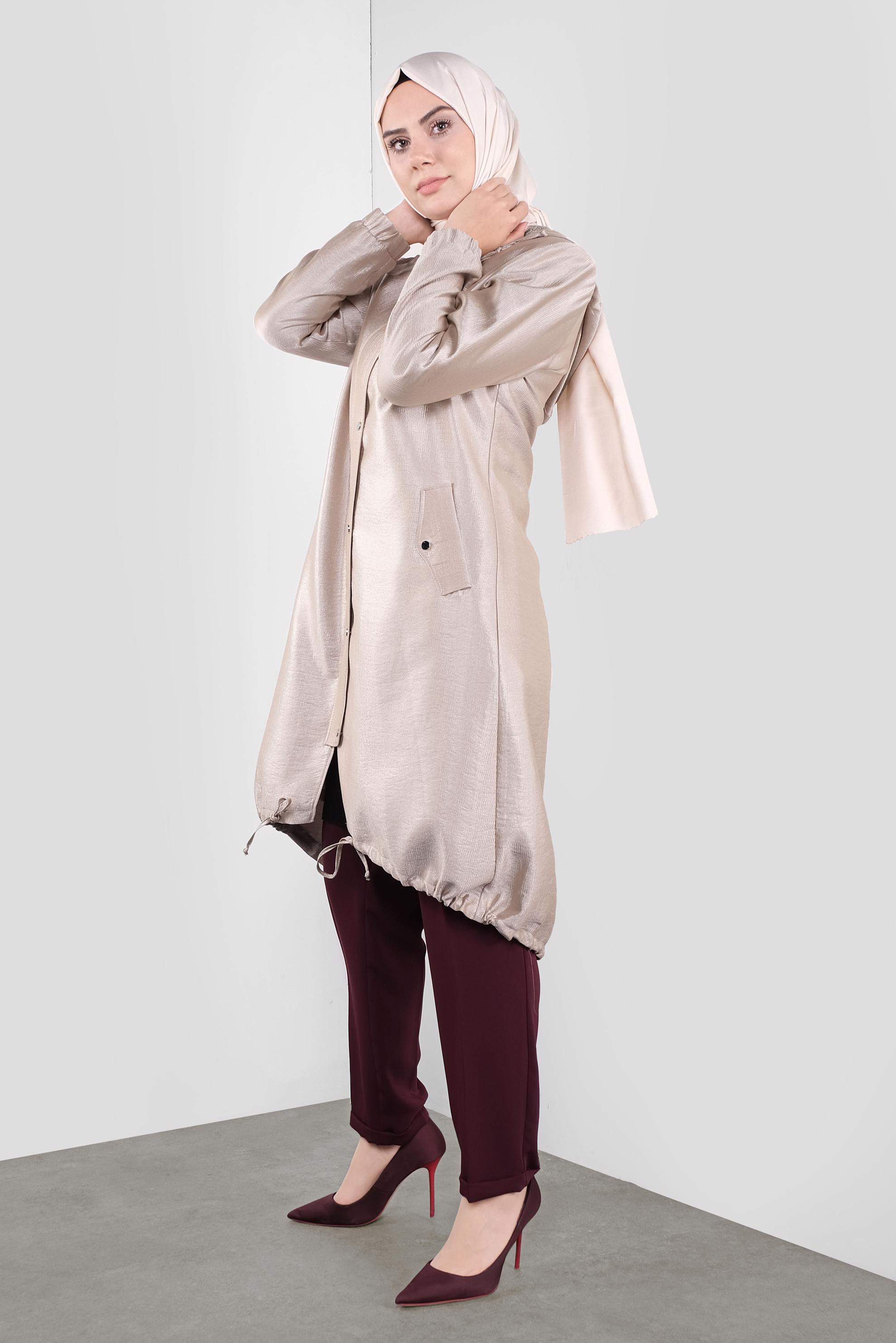 Tesettür giyim BEJ BÜZGÜLÜ KAPÜŞONLU  TRENÇKOT 10173 