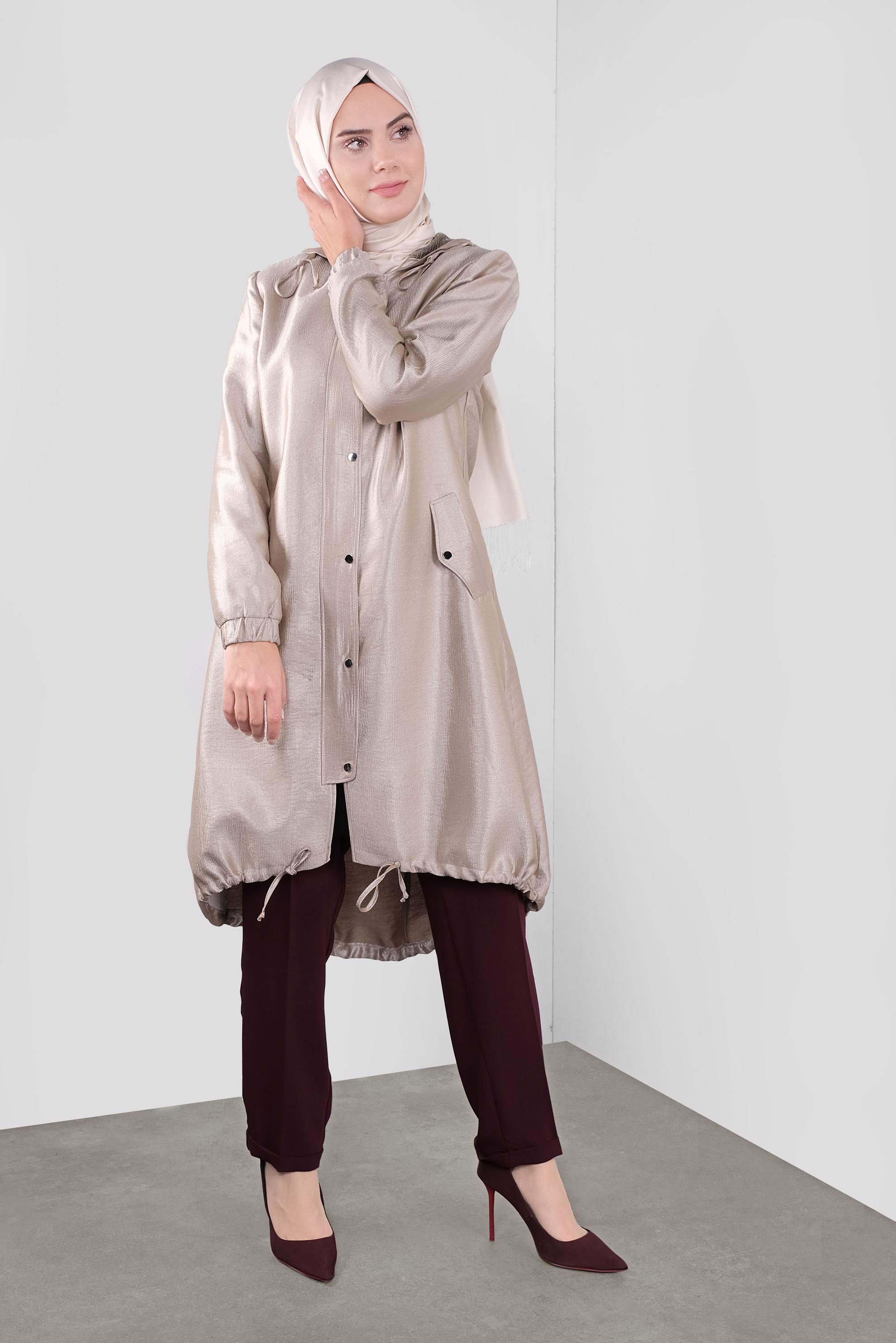 Tesettür giyim BEJ BÜZGÜLÜ KAPÜŞONLU  TRENÇKOT 10173 
