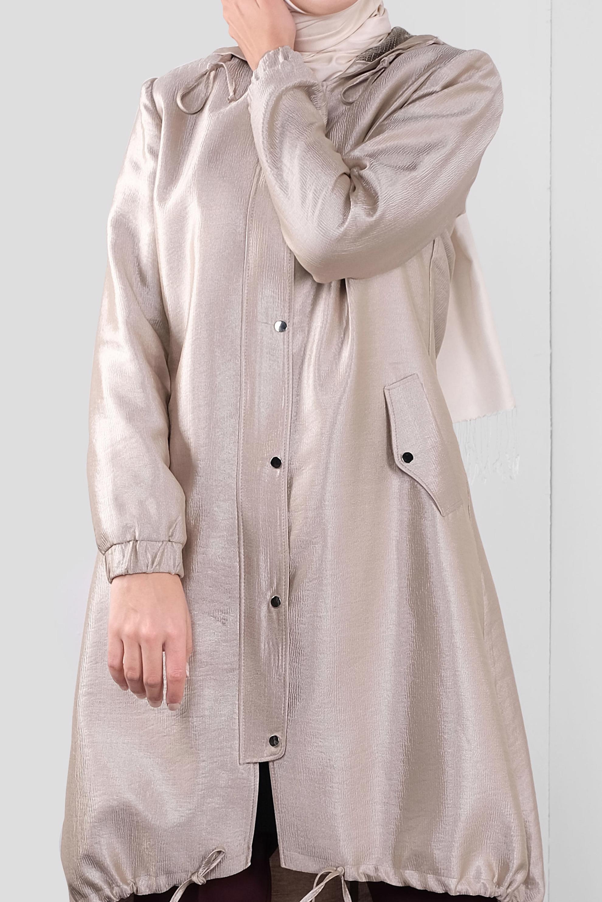 Tesettür giyim BEJ BÜZGÜLÜ KAPÜŞONLU  TRENÇKOT 10173 