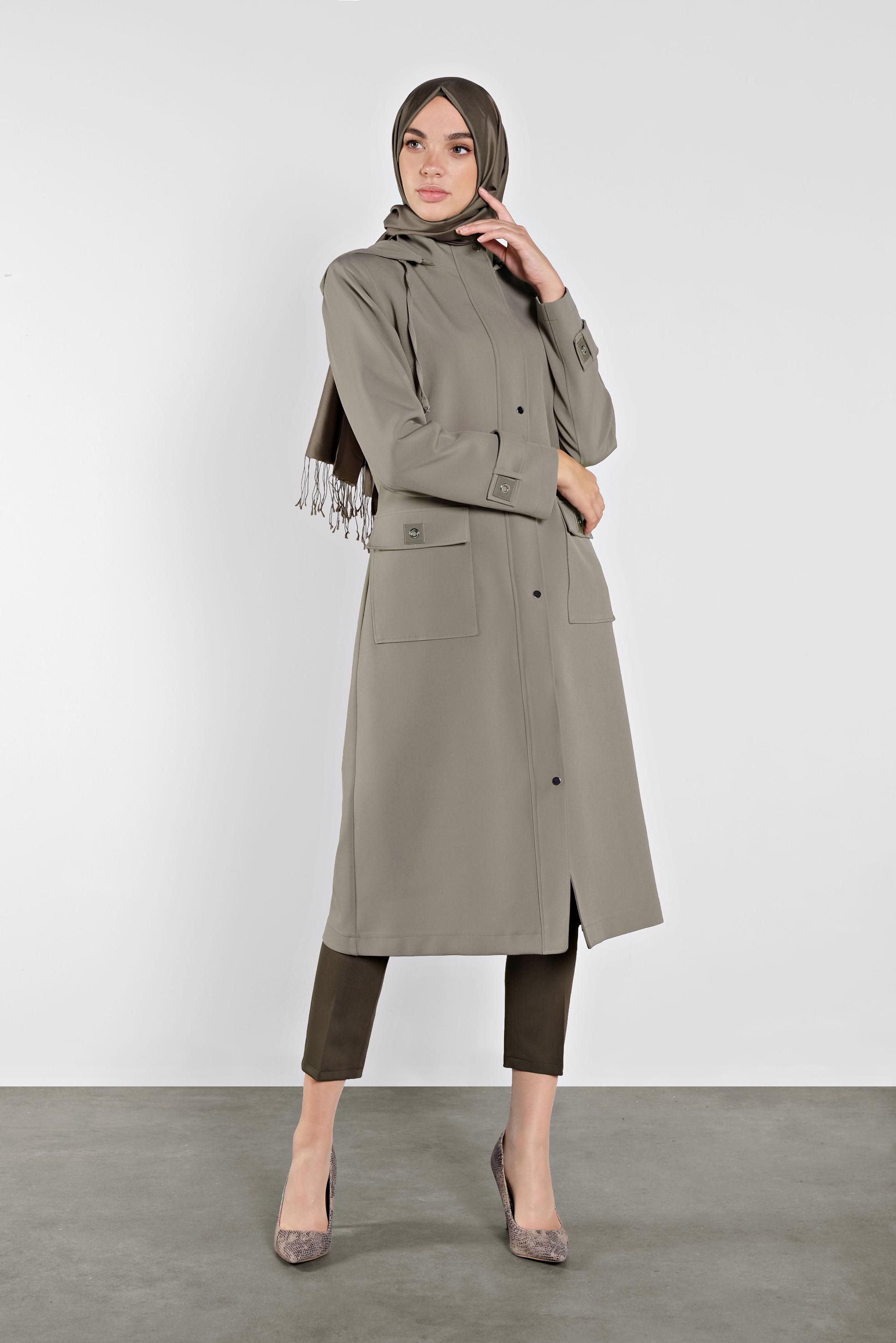 Tesettür giyim GRİ KAPÜŞONLU CEPLİ KUŞGÖZÜ DETAYLI TRENÇKOT 10280 