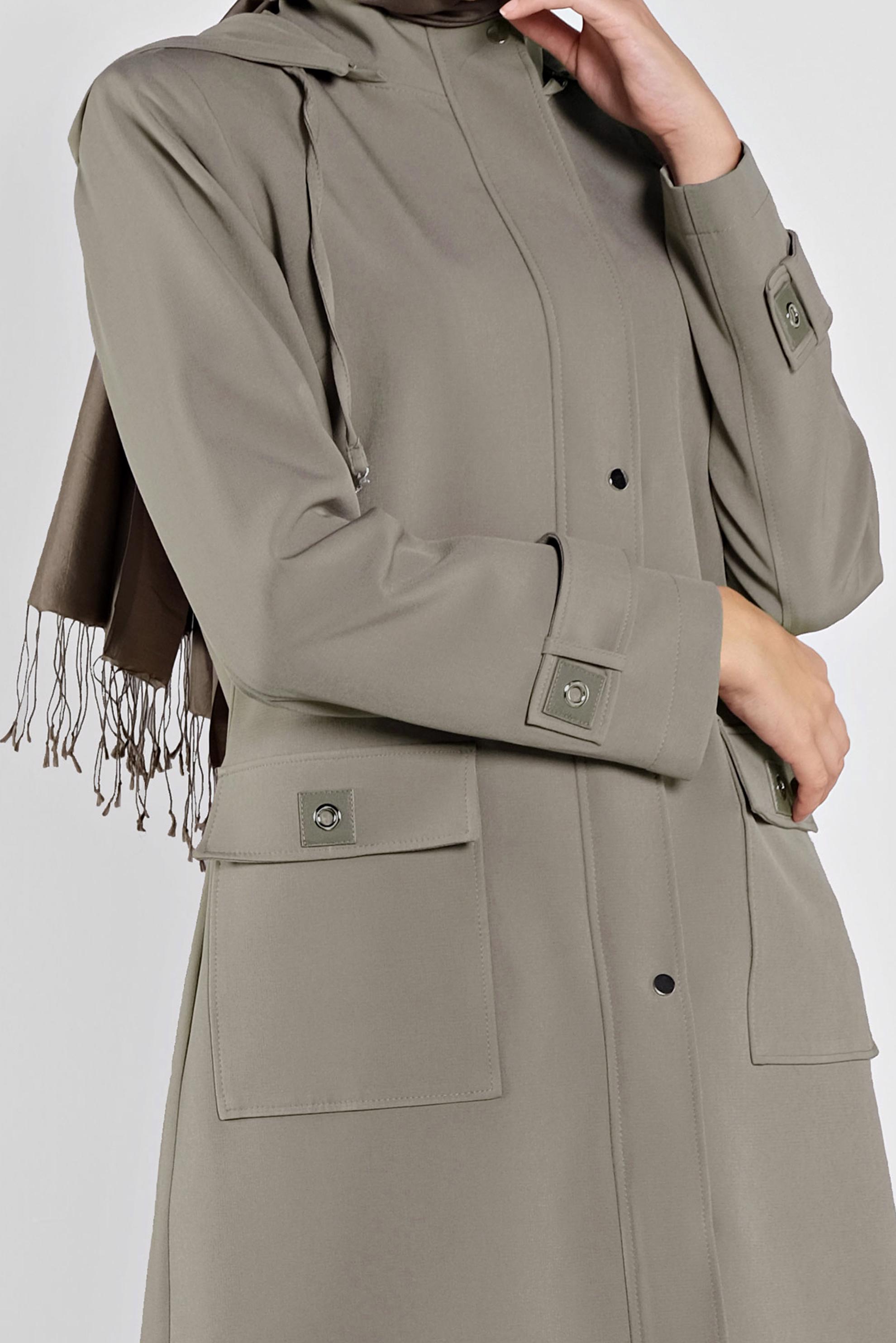 Tesettür giyim GRİ KAPÜŞONLU CEPLİ KUŞGÖZÜ DETAYLI TRENÇKOT 10280 