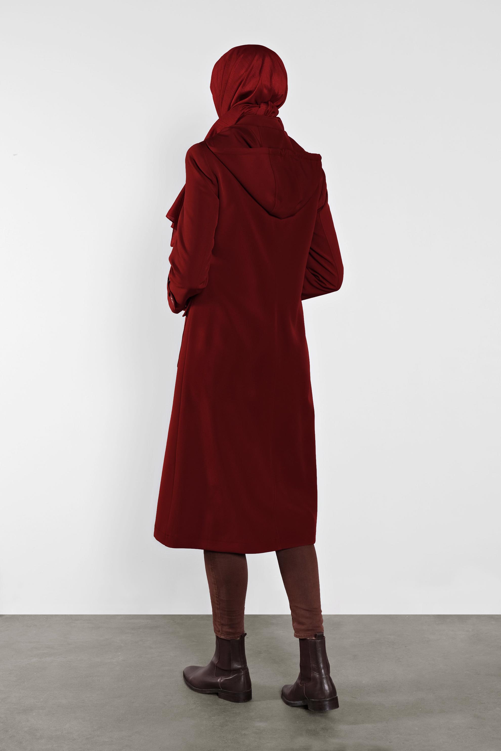 Tesettür giyim BORDO KAPÜŞONLU CEPLİ KUŞGÖZÜ DETAYLI TRENÇKOT 10280 