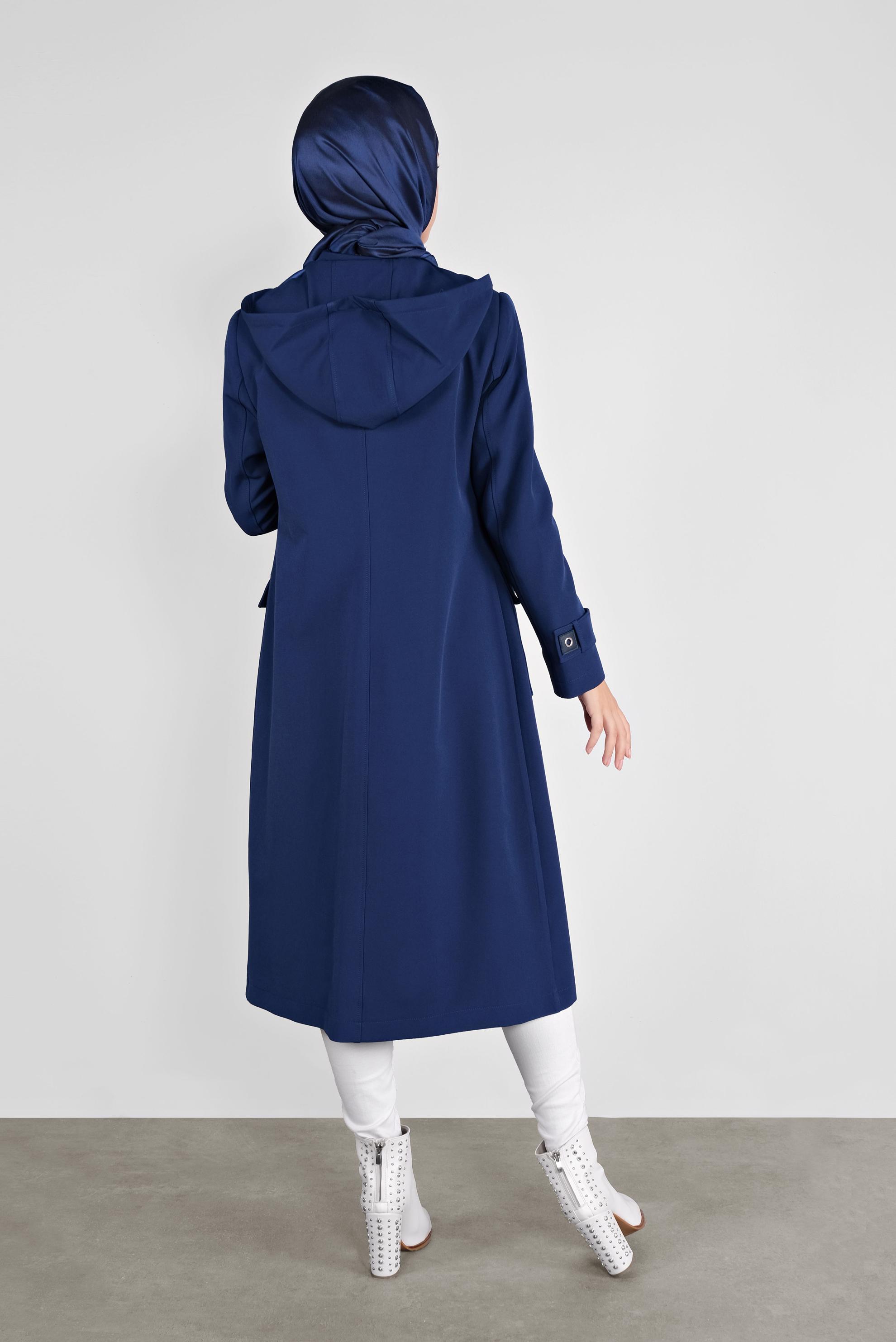 Tesettür giyim LACİVERT KAPÜŞONLU CEPLİ KUŞGÖZÜ DETAYLI TRENÇKOT 10280 