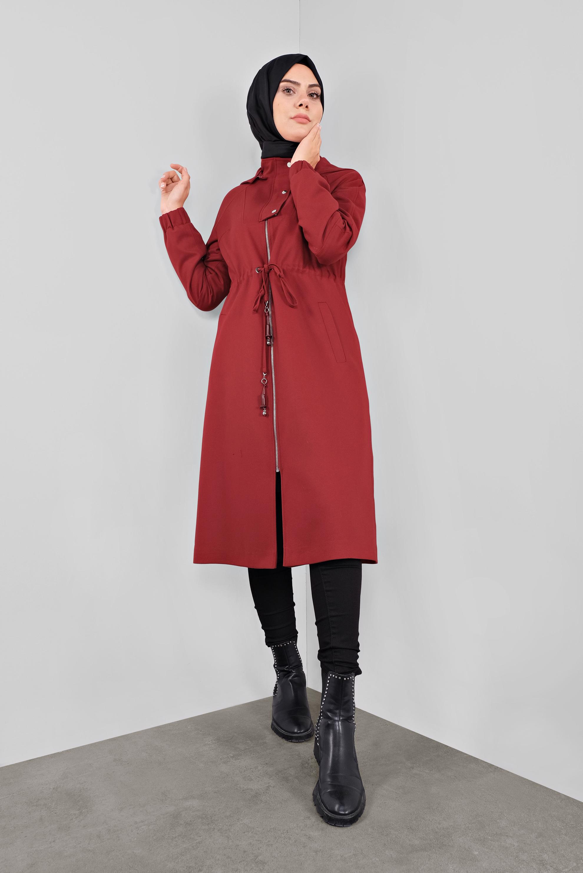 Tesettür giyim KIRMIZI BELİ BÜZGÜLÜ KAPÜŞONLU TRENÇKOT 10289 