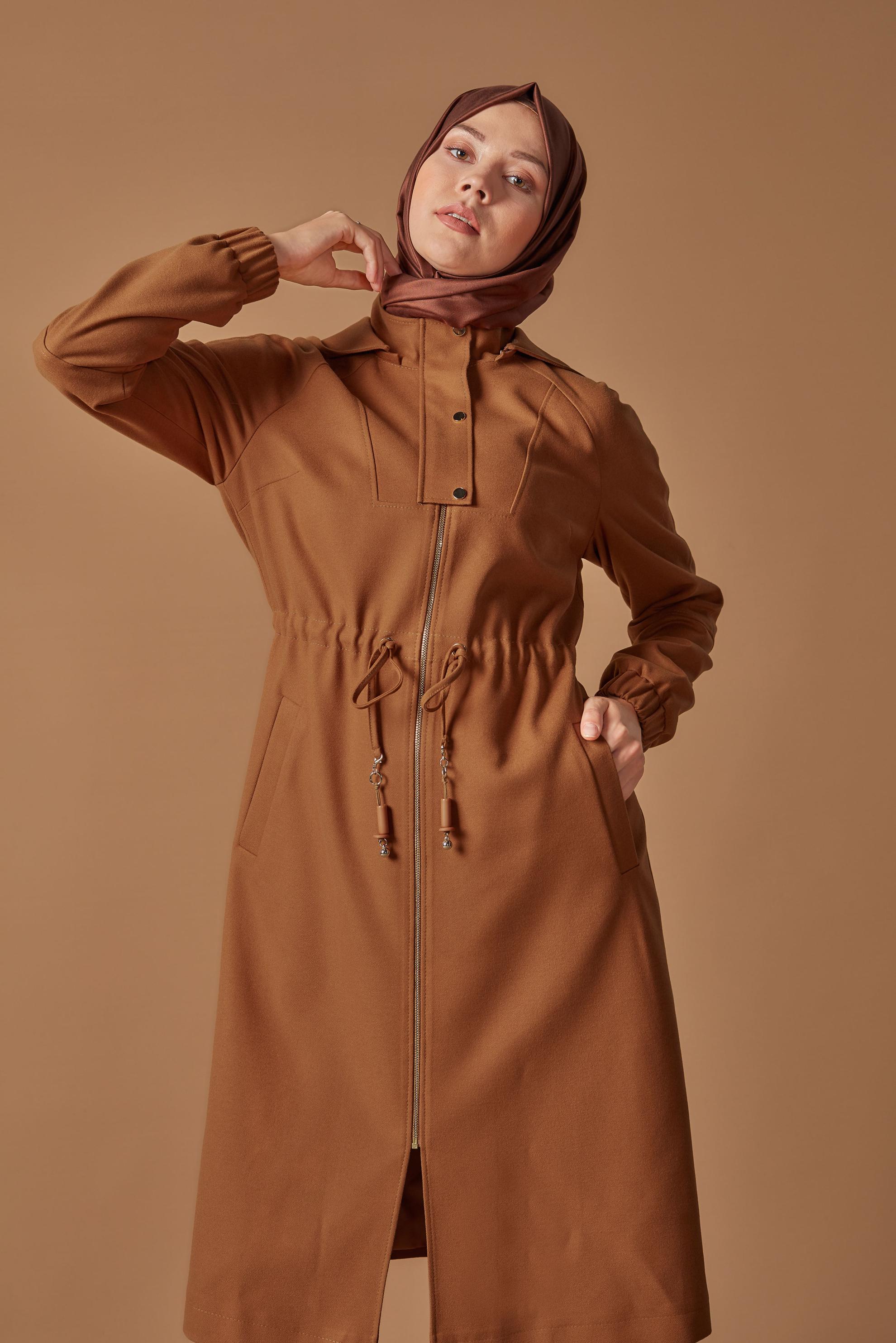 Tesettür giyim TABA BELİ BÜZGÜLÜ KAPÜŞONLU TRENÇKOT 10289 