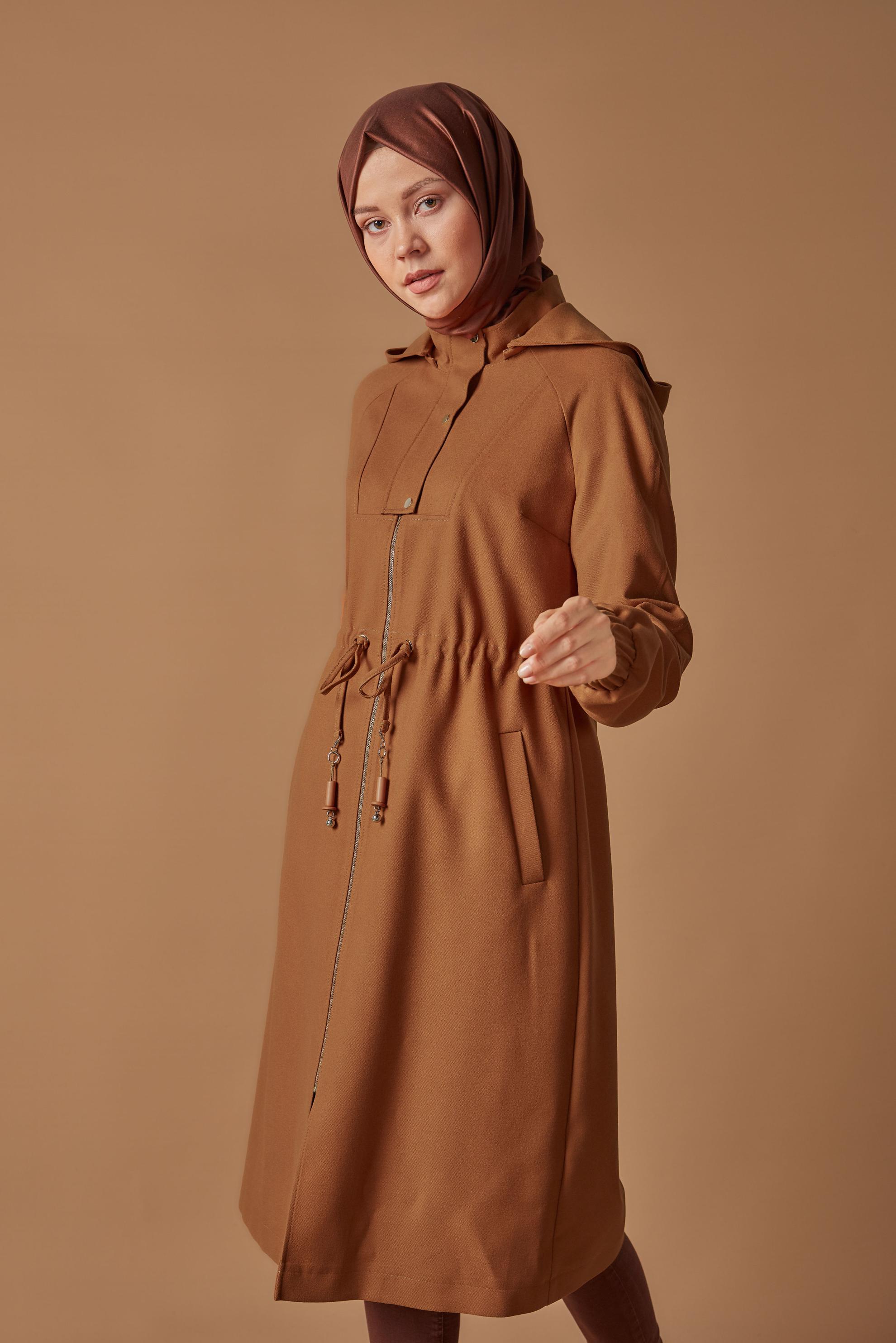 Tesettür giyim TABA BELİ BÜZGÜLÜ KAPÜŞONLU TRENÇKOT 10289 