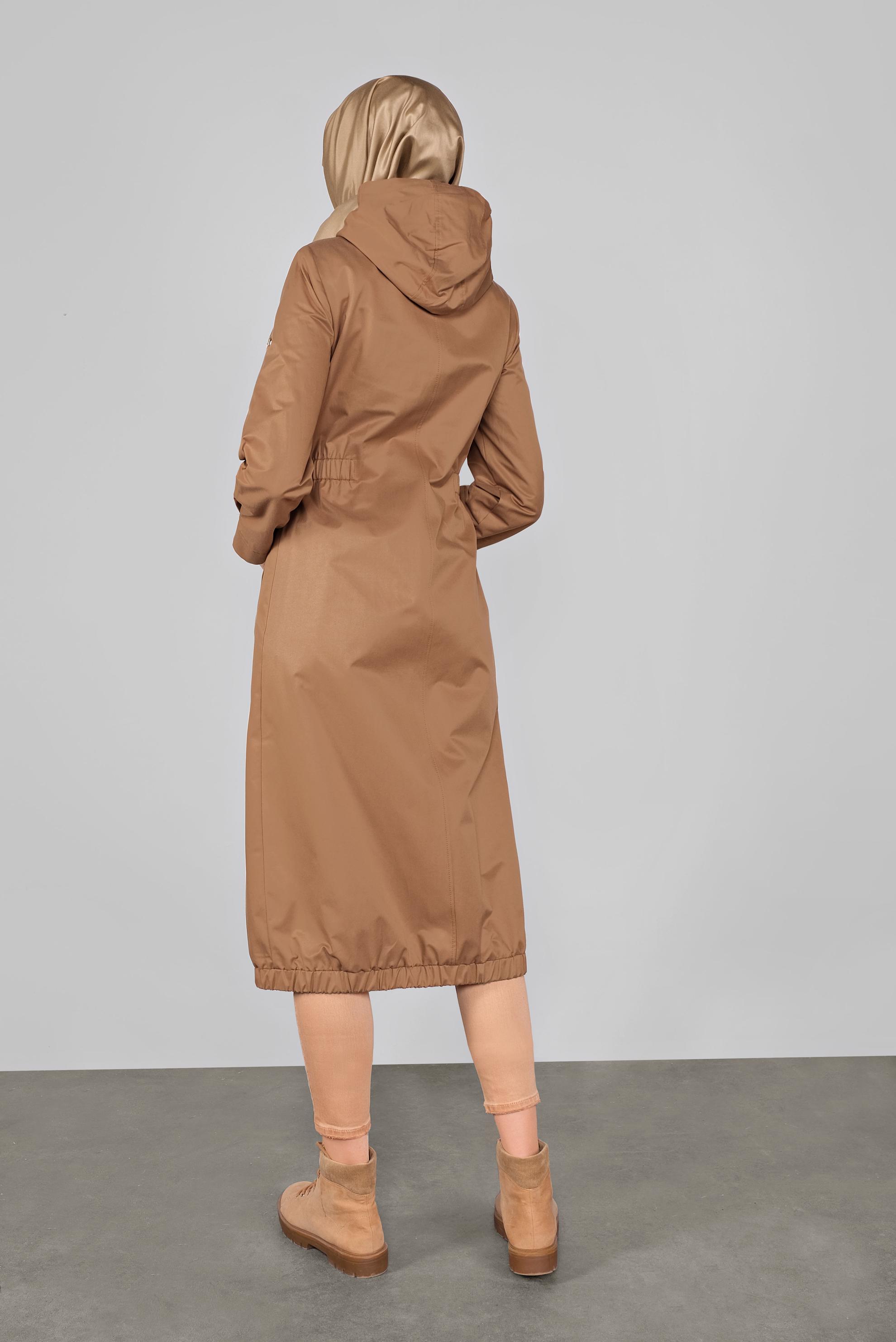 Tesettür giyim TABA KAPÜŞONLU FERMUARLI TRENÇKOT 10292 