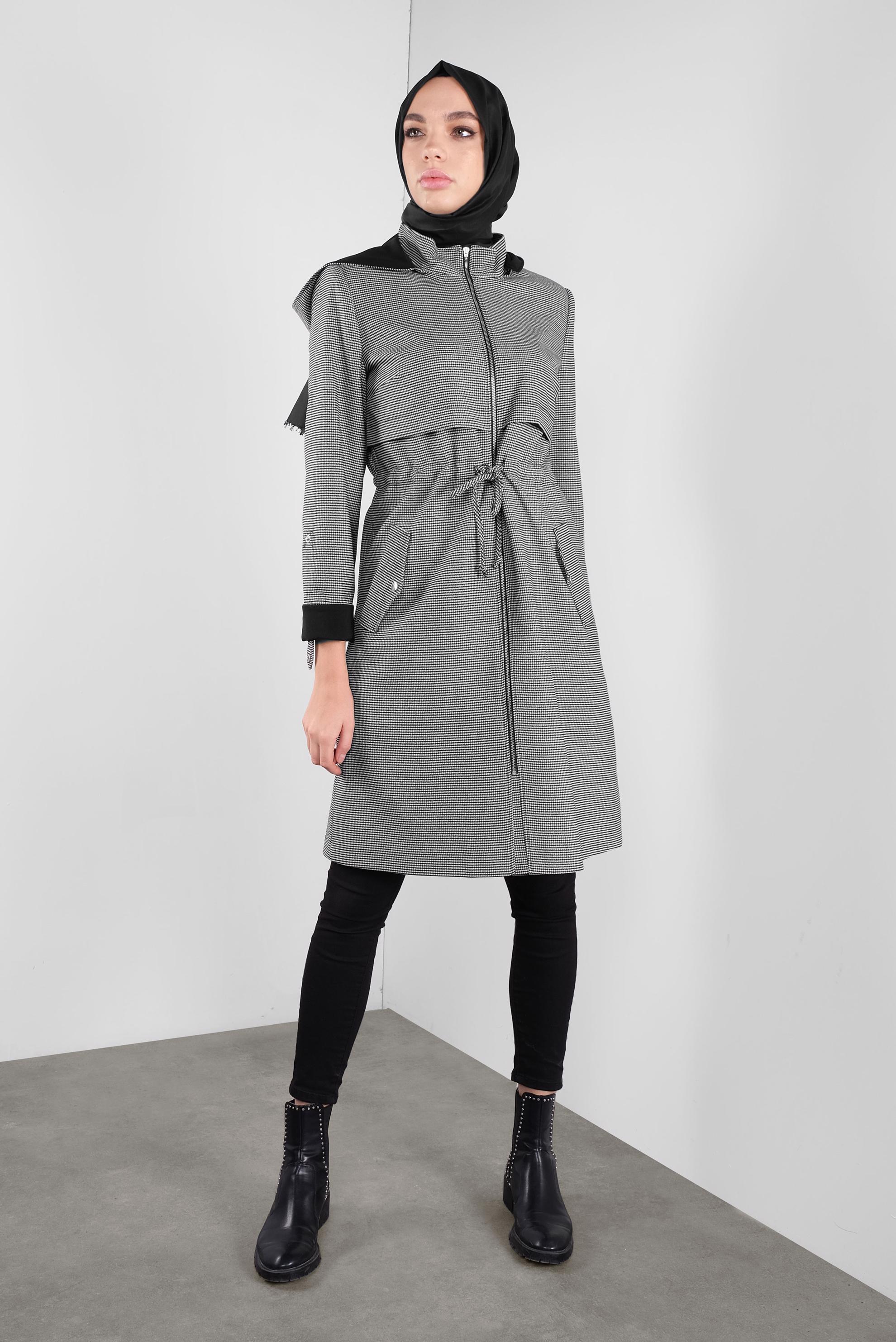 Tesettür giyim SİYAH BELDEN BÜZGÜLÜ FERMUARLI TRENÇKOT 10315 