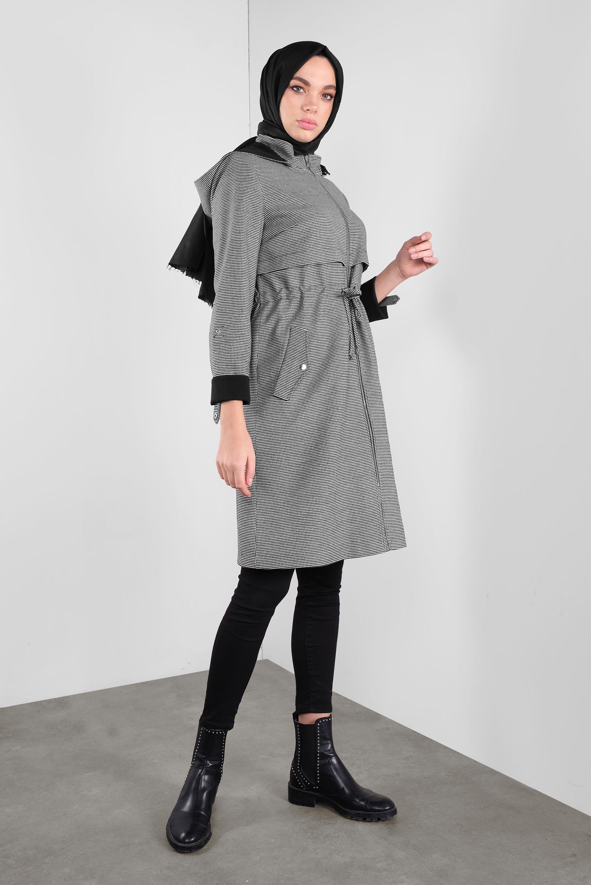 Tesettür giyim SİYAH BELDEN BÜZGÜLÜ FERMUARLI TRENÇKOT 10315 