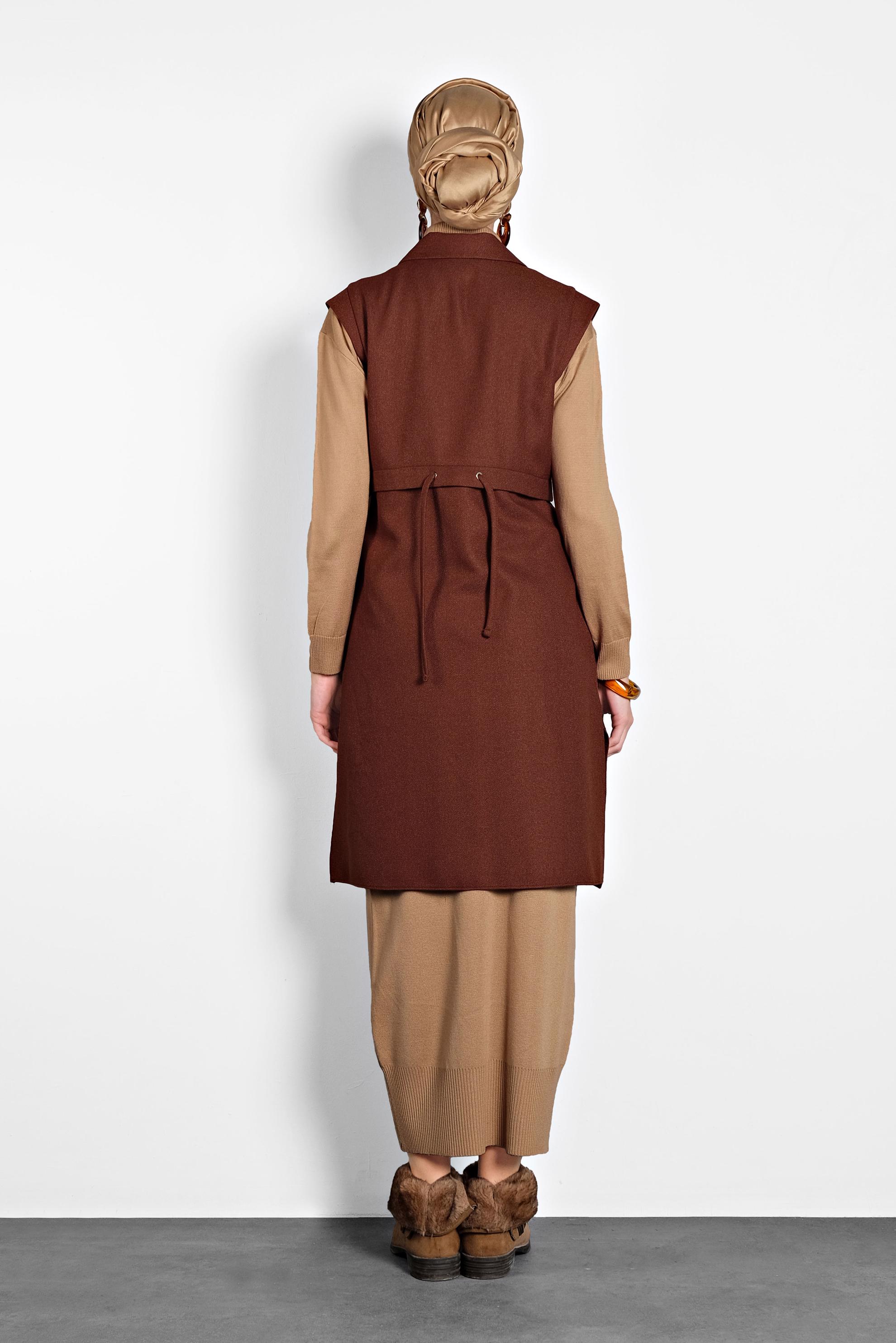 Tesettür giyim KAHVE BAĞCIKLI DÜĞMELİ YELEK 40121