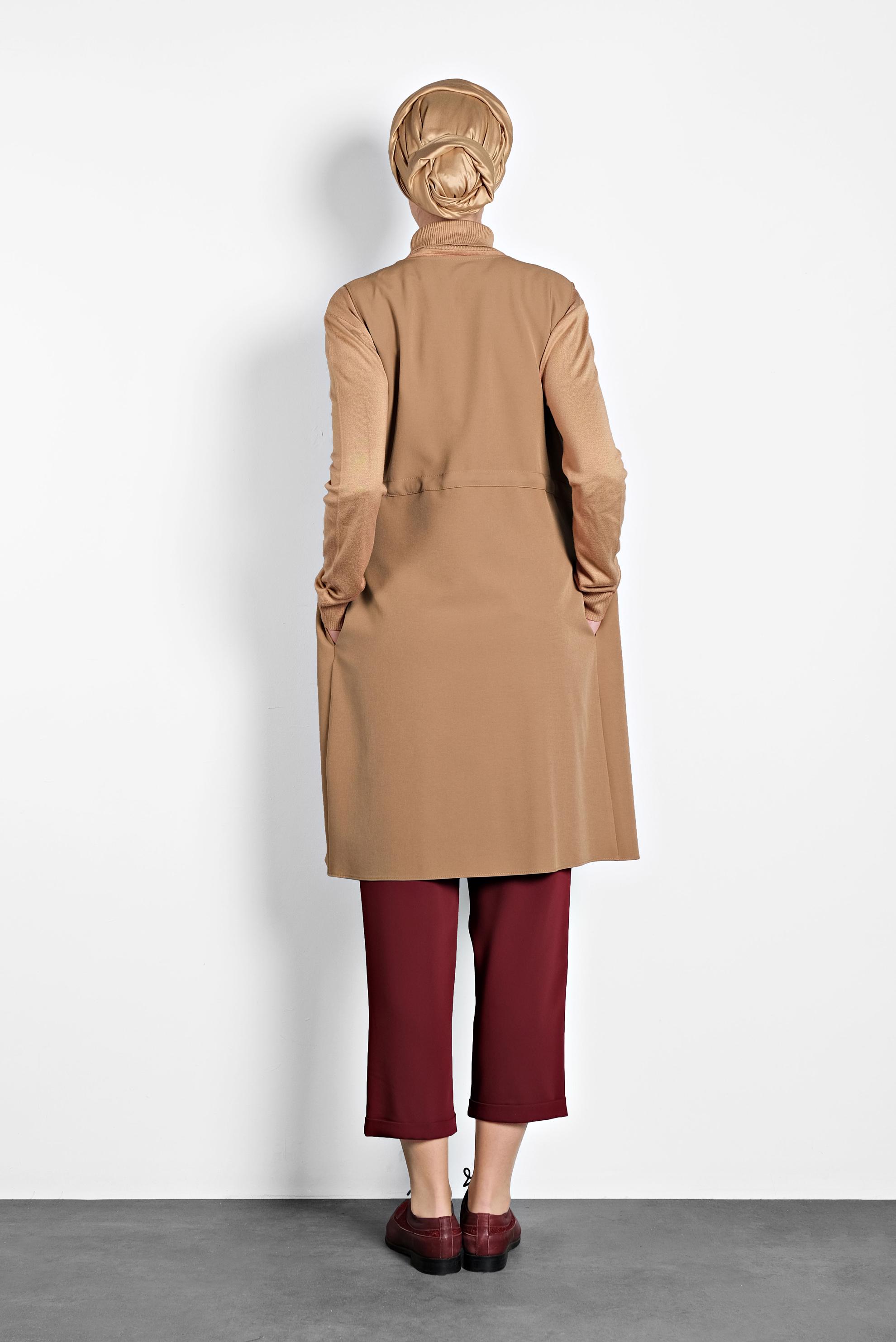 Tesettür giyim BEJ BİSİKLET YAKA BELİ LASTİKLİ FERMUARLI YELEK 40247