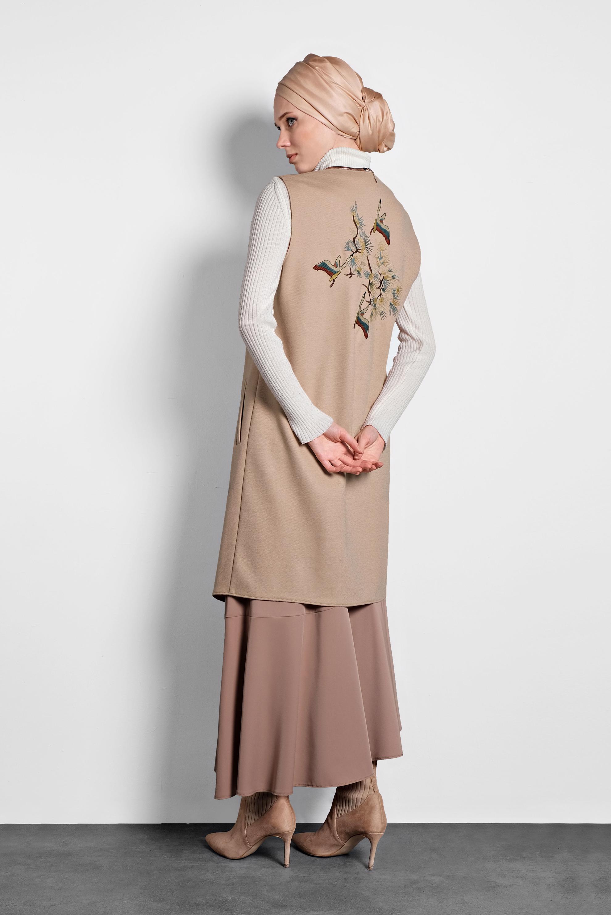 Tesettür giyim BEJ NAKIŞ DETAYLI YELEK 40293