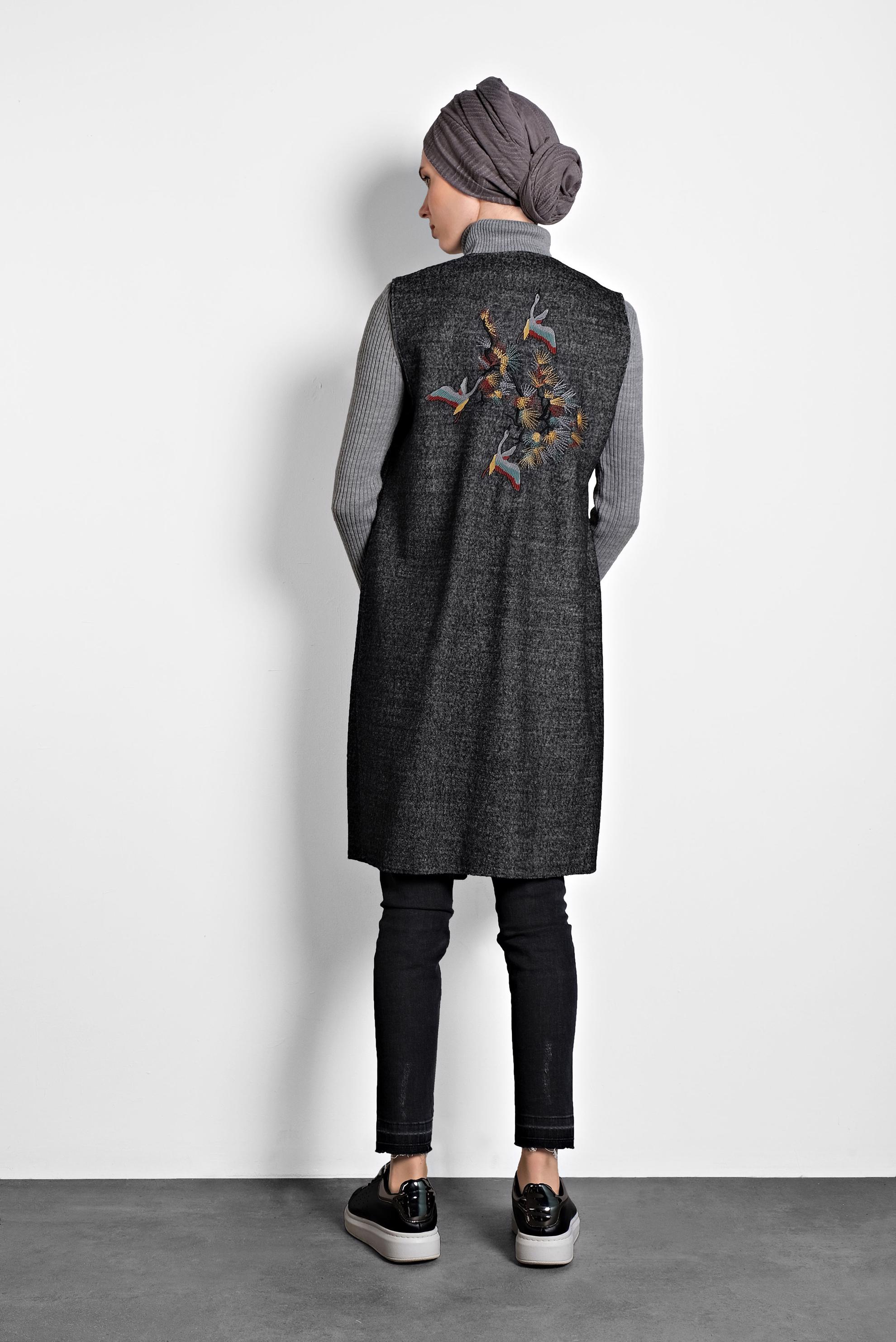 Tesettür giyim GRİ NAKIŞ DETAYLI YELEK 40293