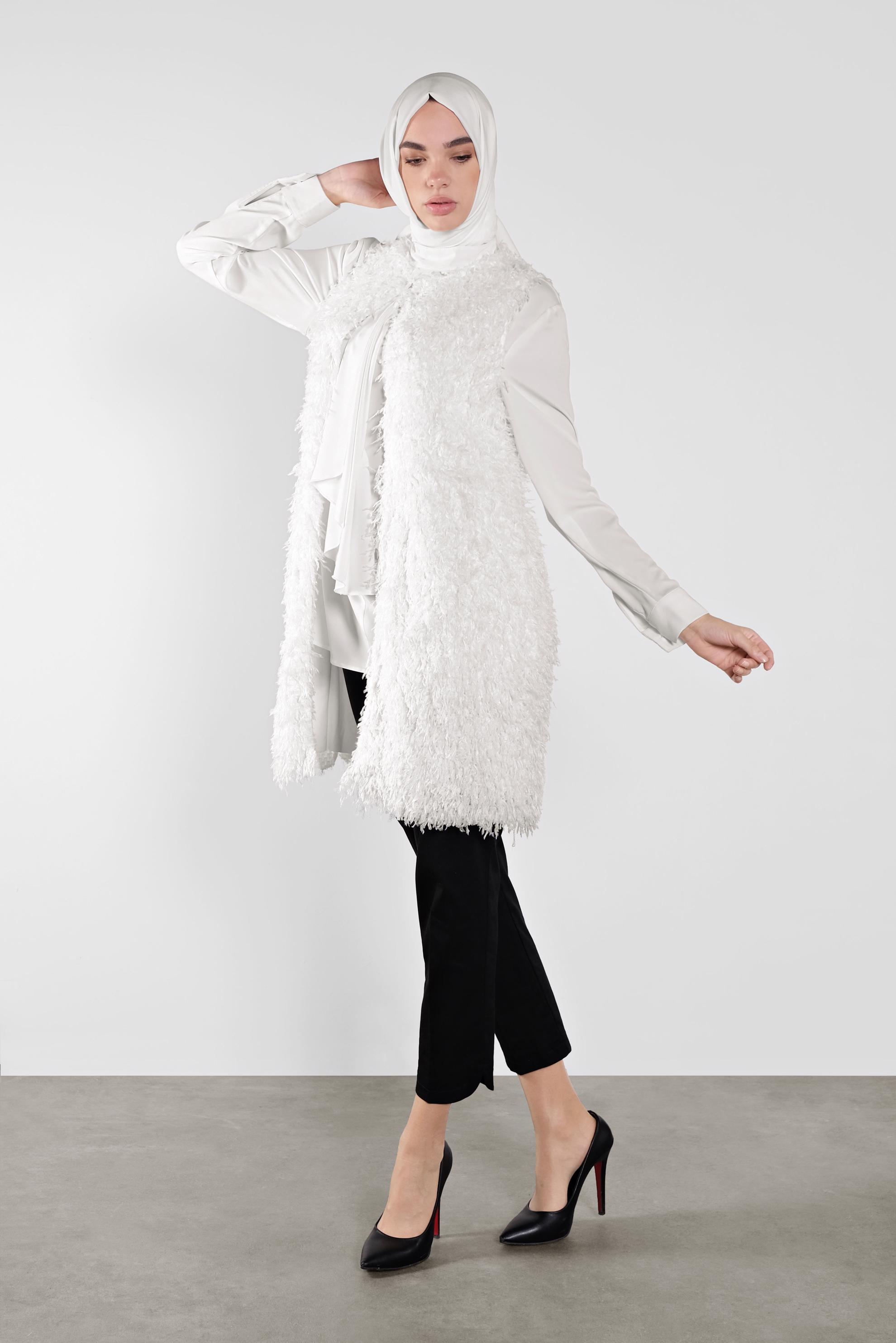 Hijab clothing WHITE FAUX-FUR VEST  41219 