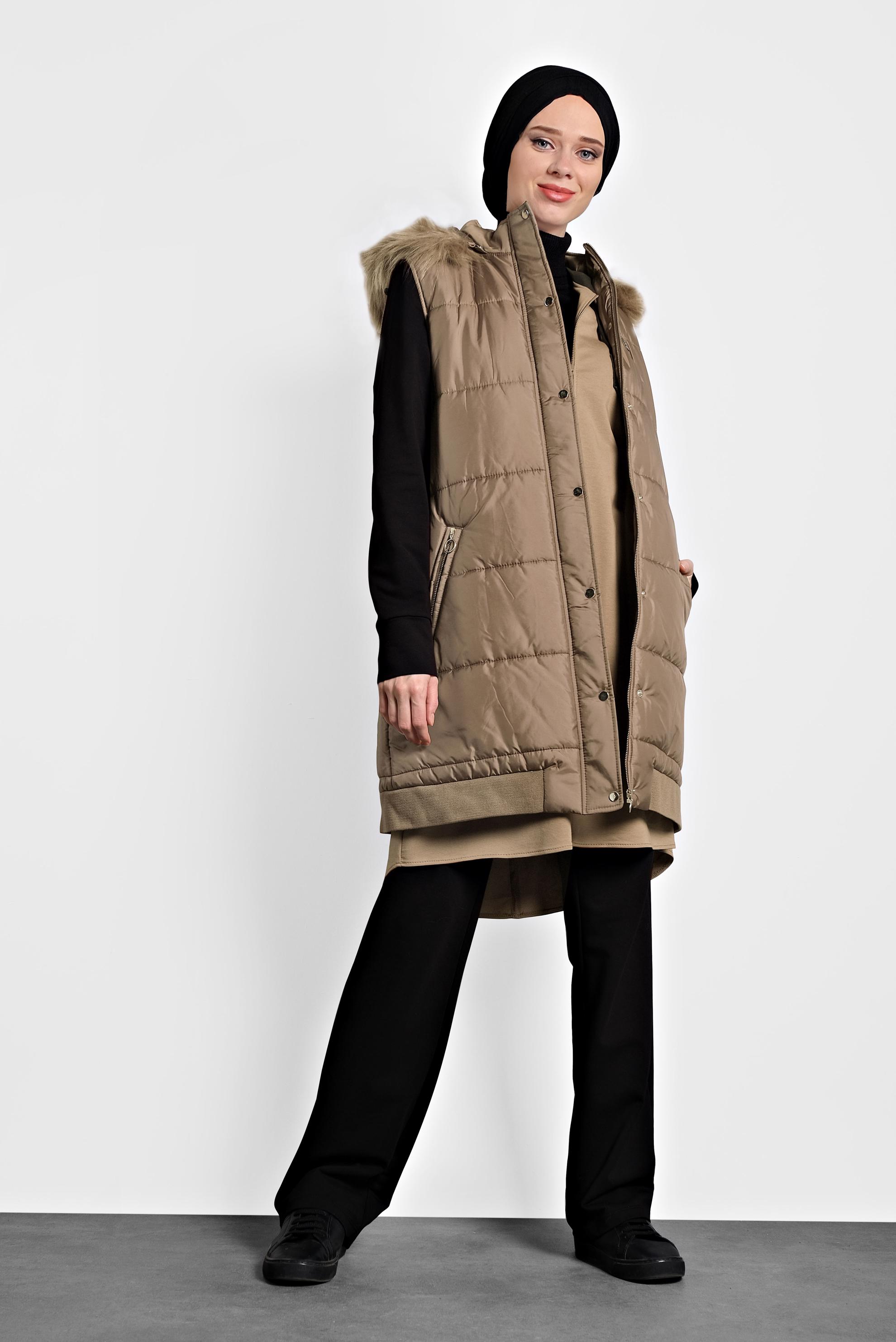 Tesettür giyim BEJ  KAPÜŞONLU ŞİŞME YELEK 90052