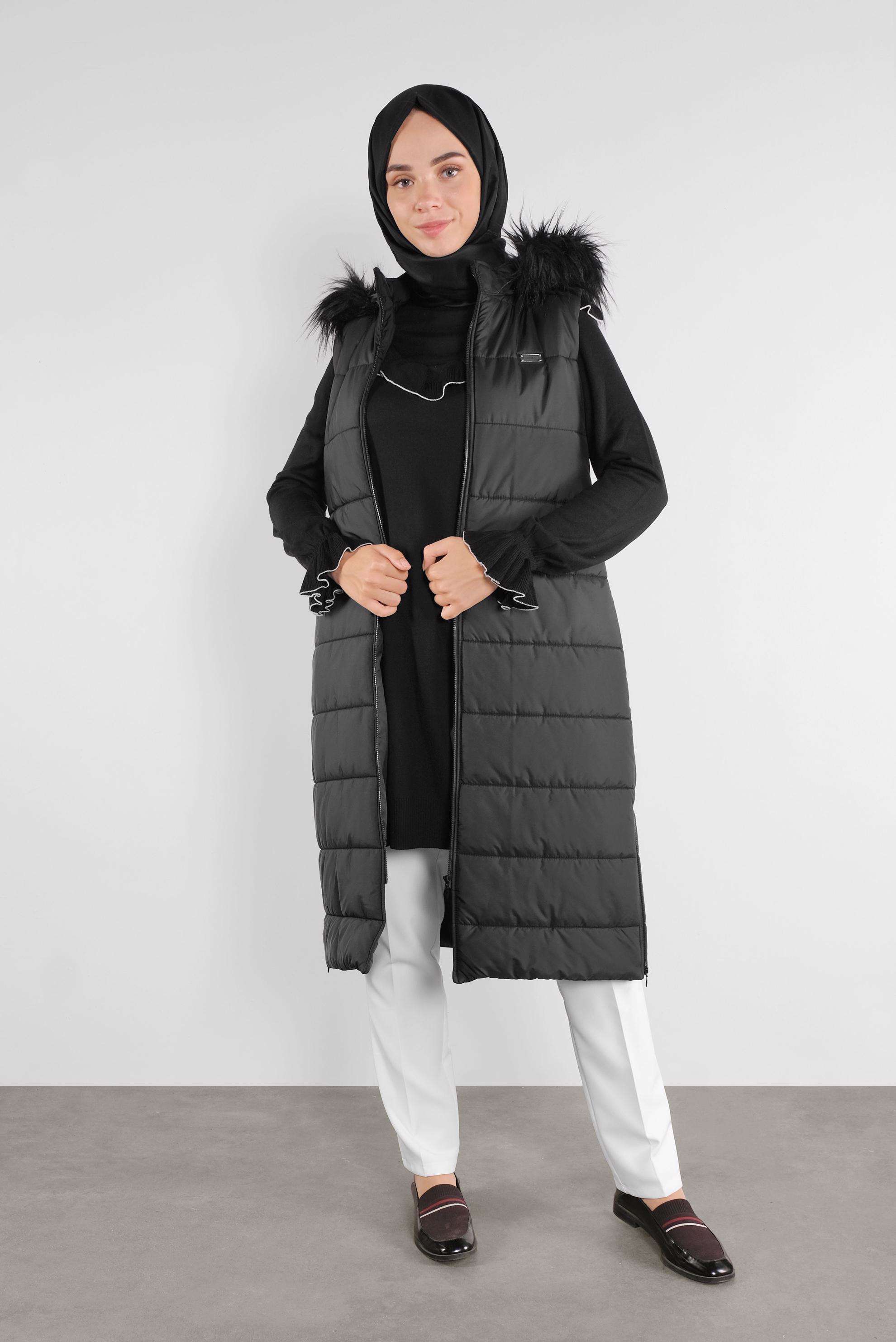 Tesettür giyim SİYAH KAPÜŞONU KÜRKLÜ ŞİŞME YELEK 90120