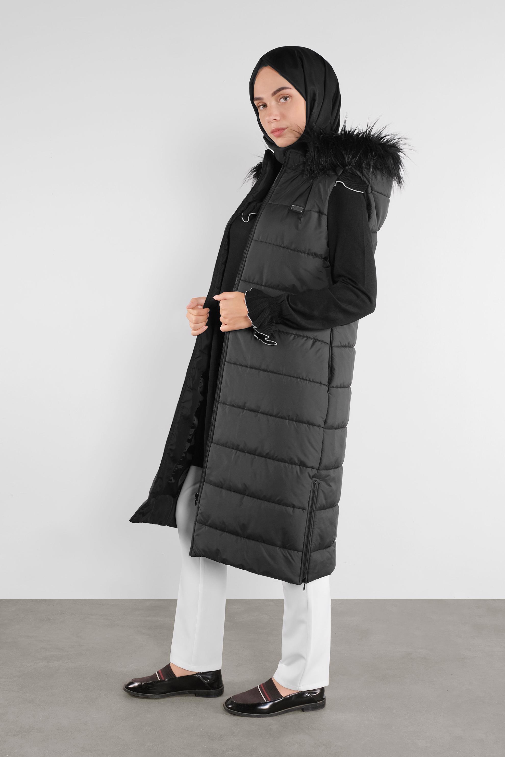 Tesettür giyim SİYAH KAPÜŞONU KÜRKLÜ ŞİŞME YELEK 90120