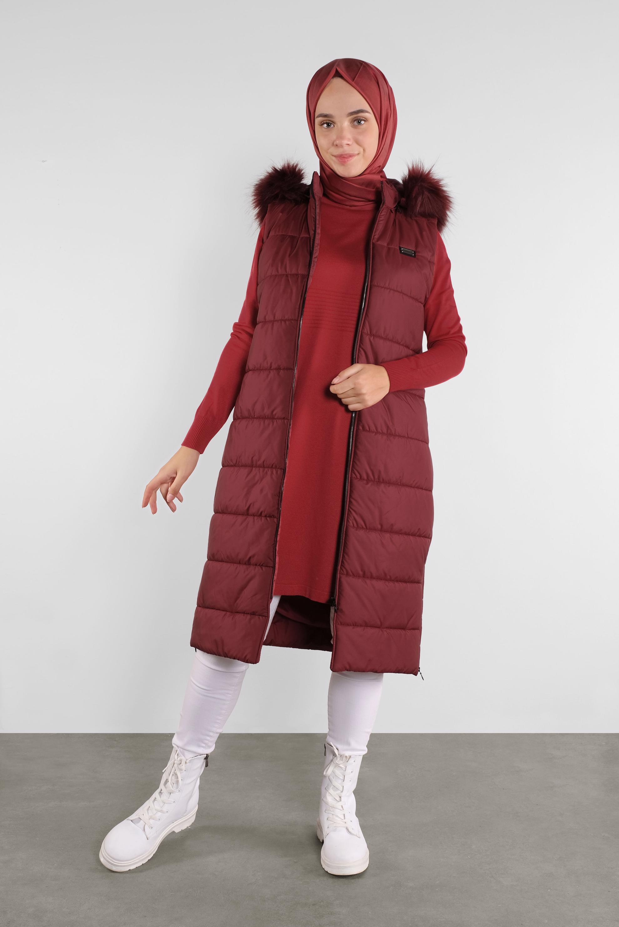 Vêtements hijab ROUGE BORDEAUX DOUDOUNE À CAPUCHE EN EFFET FOURRURE 90120