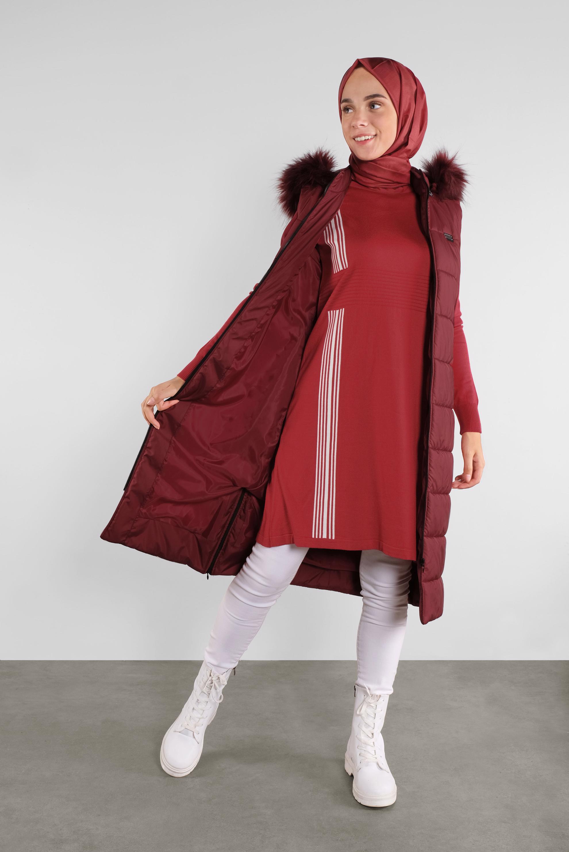 Vêtements hijab ROUGE BORDEAUX DOUDOUNE À CAPUCHE EN EFFET FOURRURE 90120