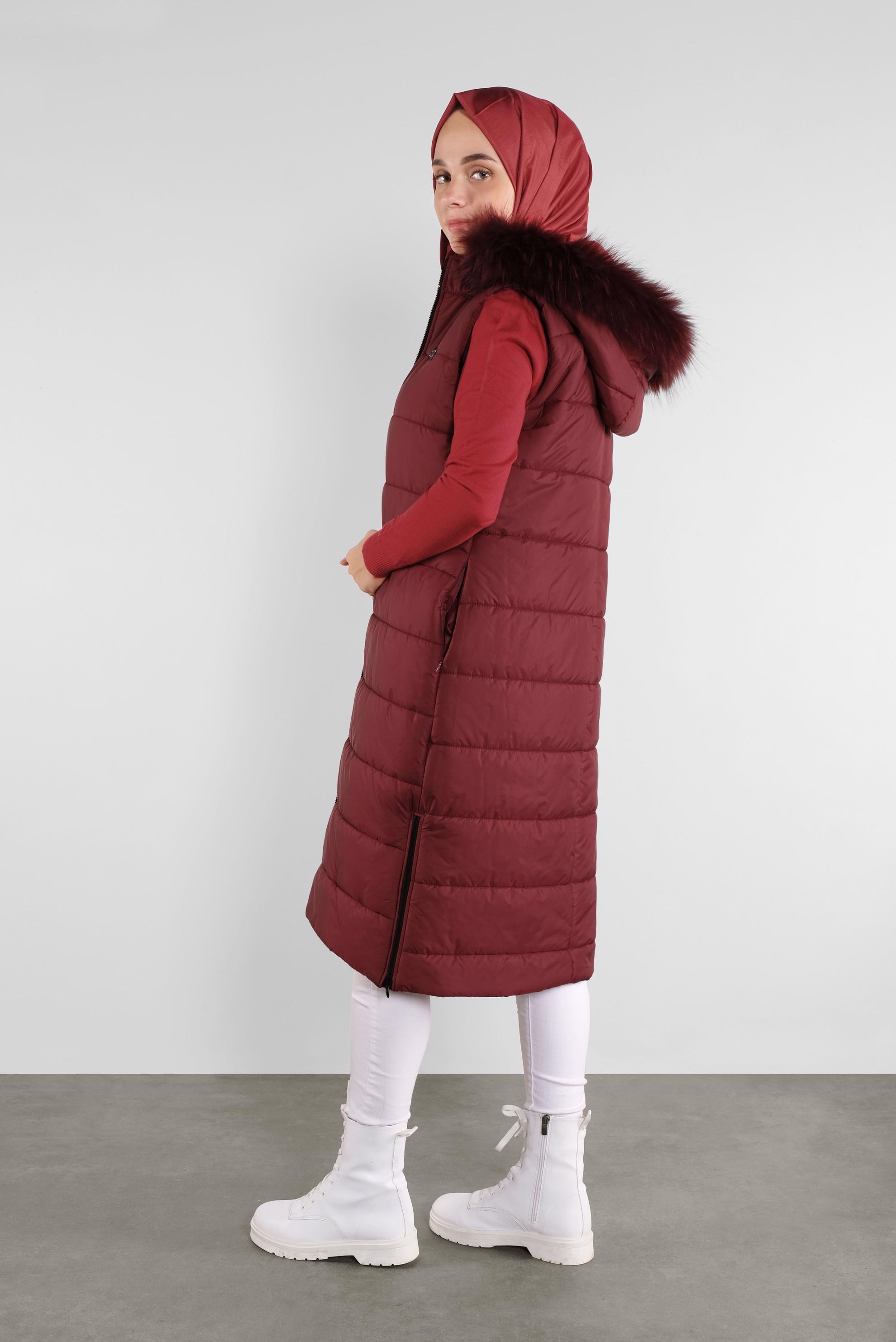 Vêtements hijab ROUGE BORDEAUX DOUDOUNE À CAPUCHE EN EFFET FOURRURE 90120