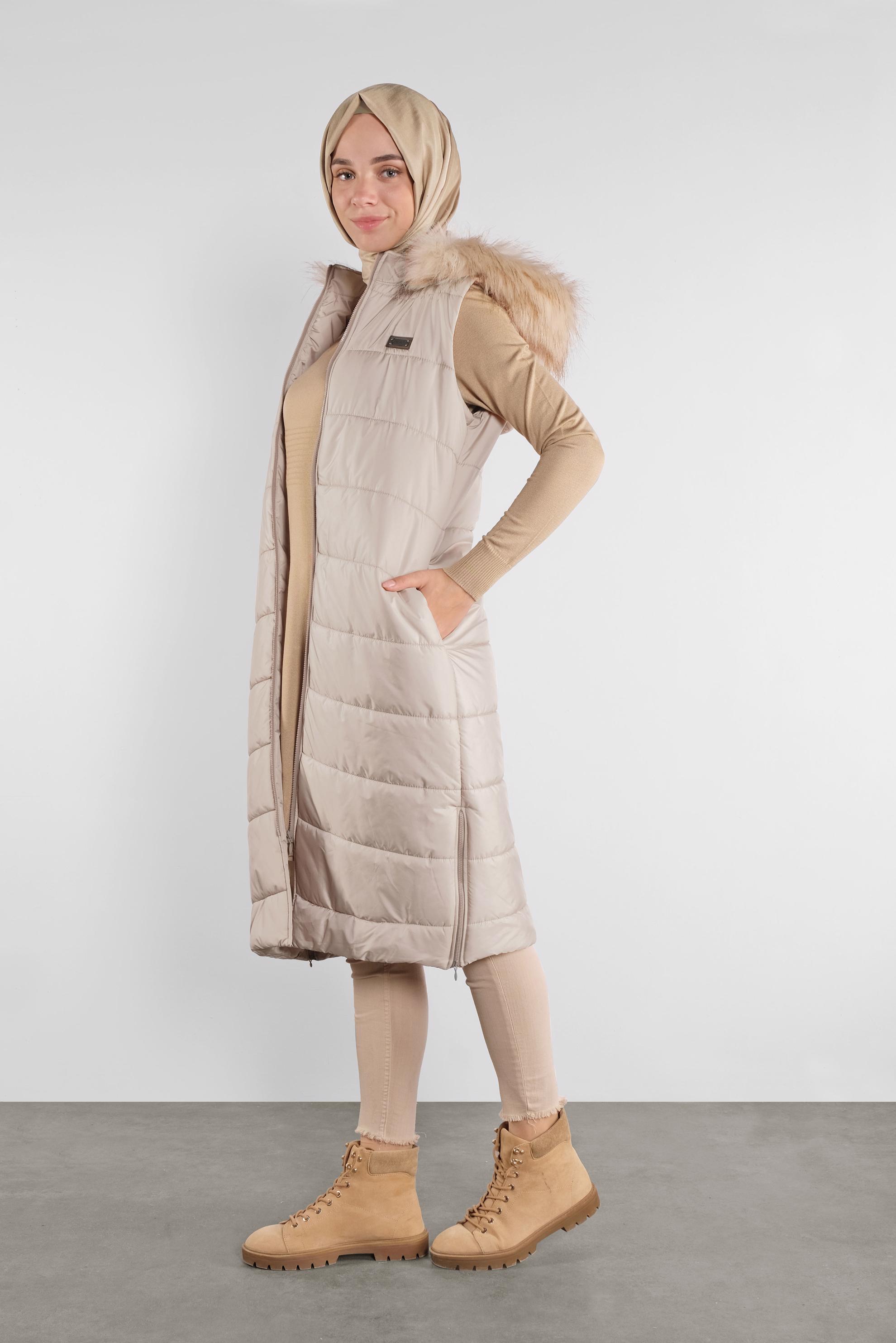 Tesettür giyim BEJ KAPÜŞONU KÜRKLÜ ŞİŞME YELEK 90120