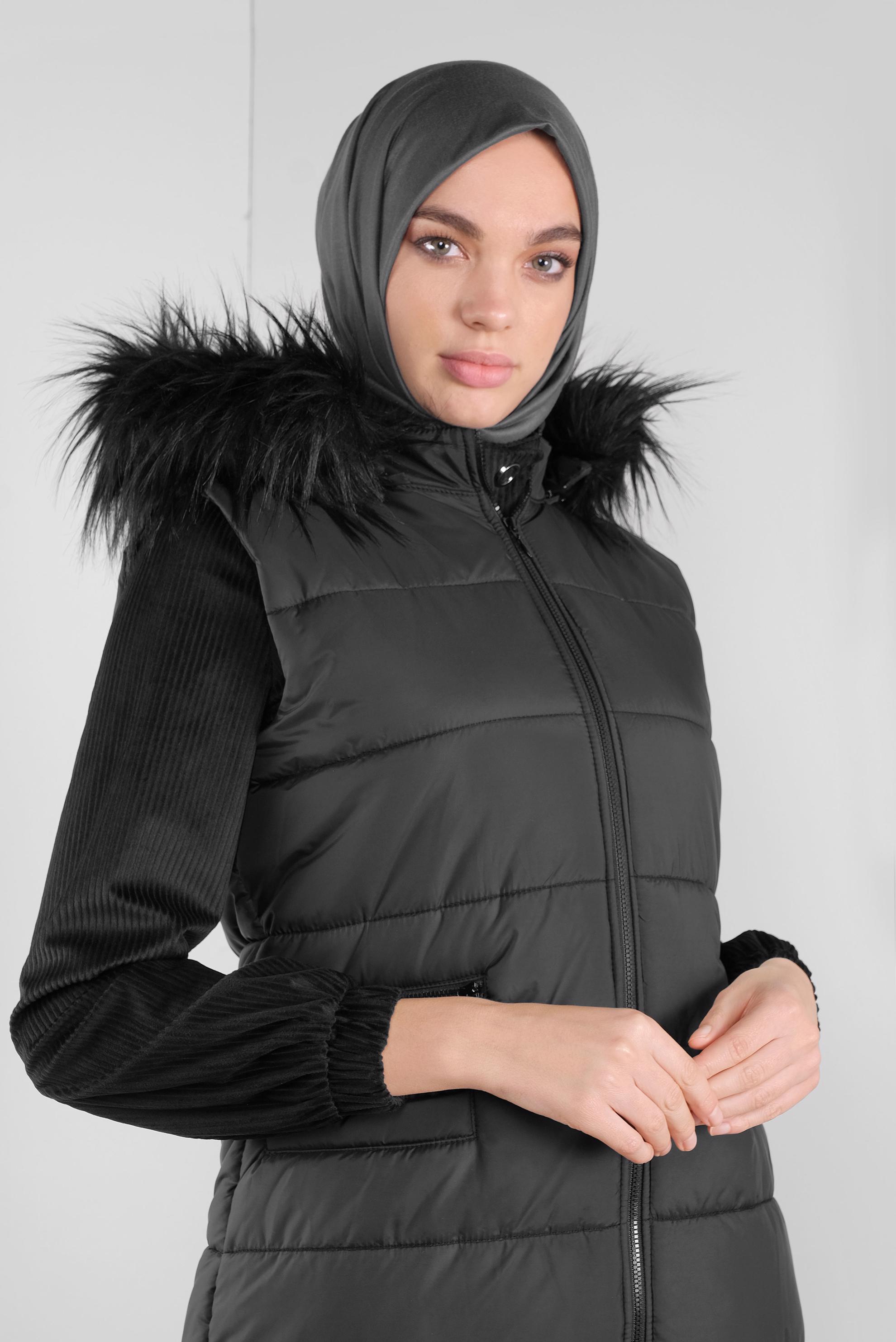 Tesettür giyim SİYAH KAPÜŞONU KÜRKLÜ ŞİŞME YELEK 90146  