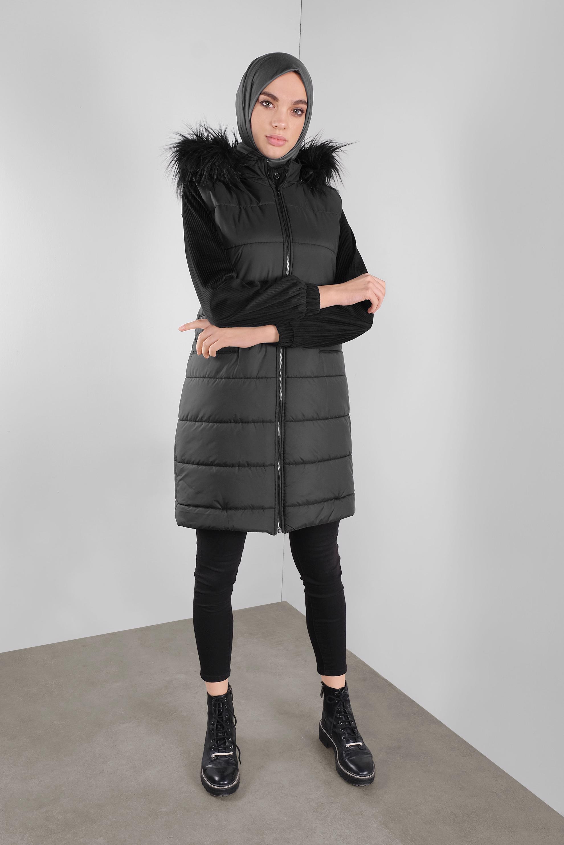 Tesettür giyim SİYAH KAPÜŞONU KÜRKLÜ ŞİŞME YELEK 90146  