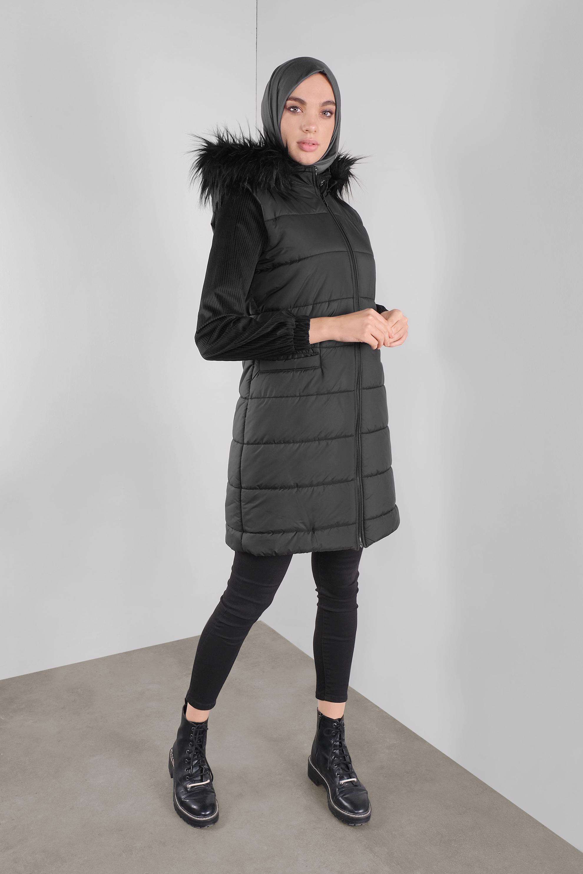 Tesettür giyim SİYAH KAPÜŞONU KÜRKLÜ ŞİŞME YELEK 90146  
