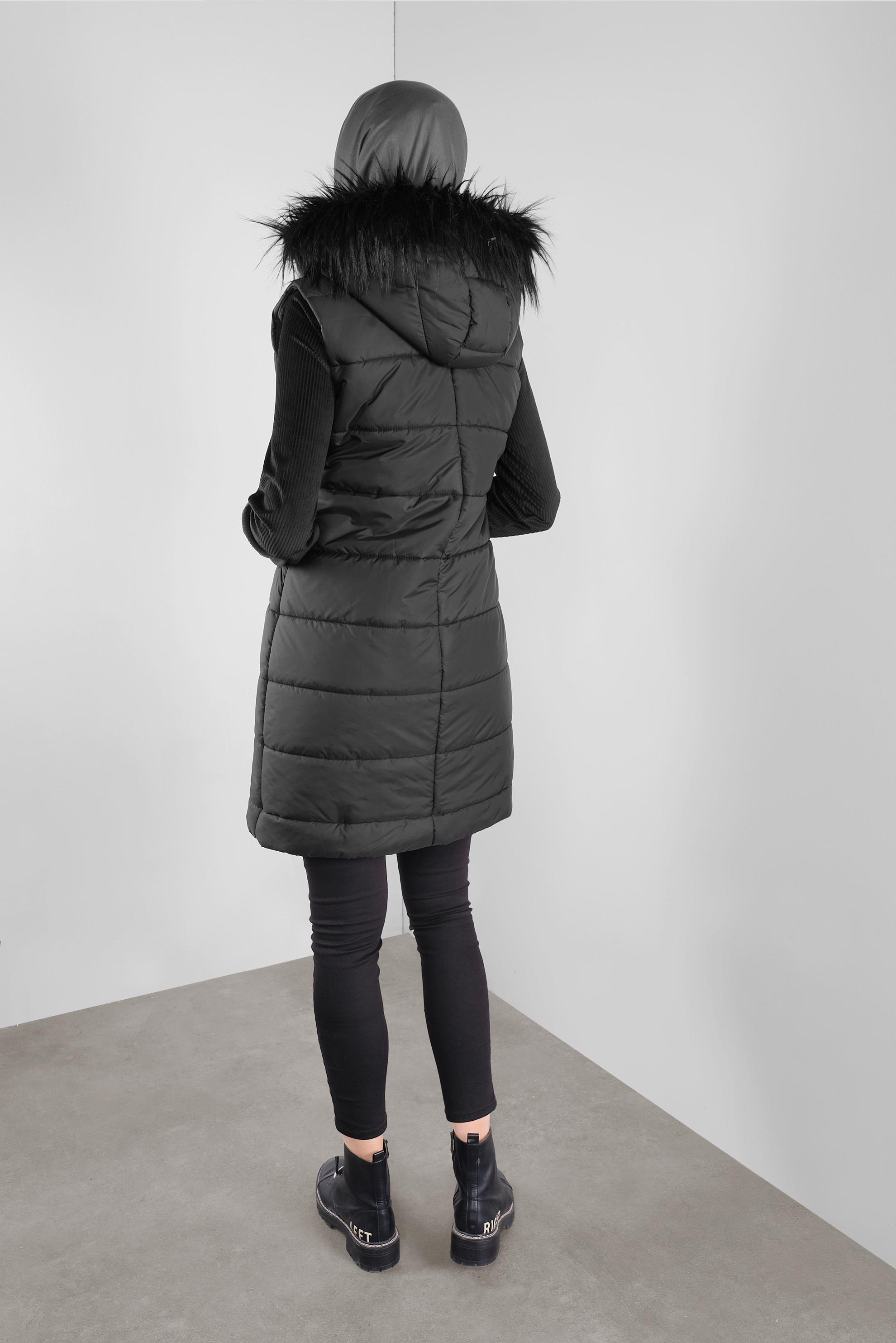 Tesettür giyim SİYAH KAPÜŞONU KÜRKLÜ ŞİŞME YELEK 90146  