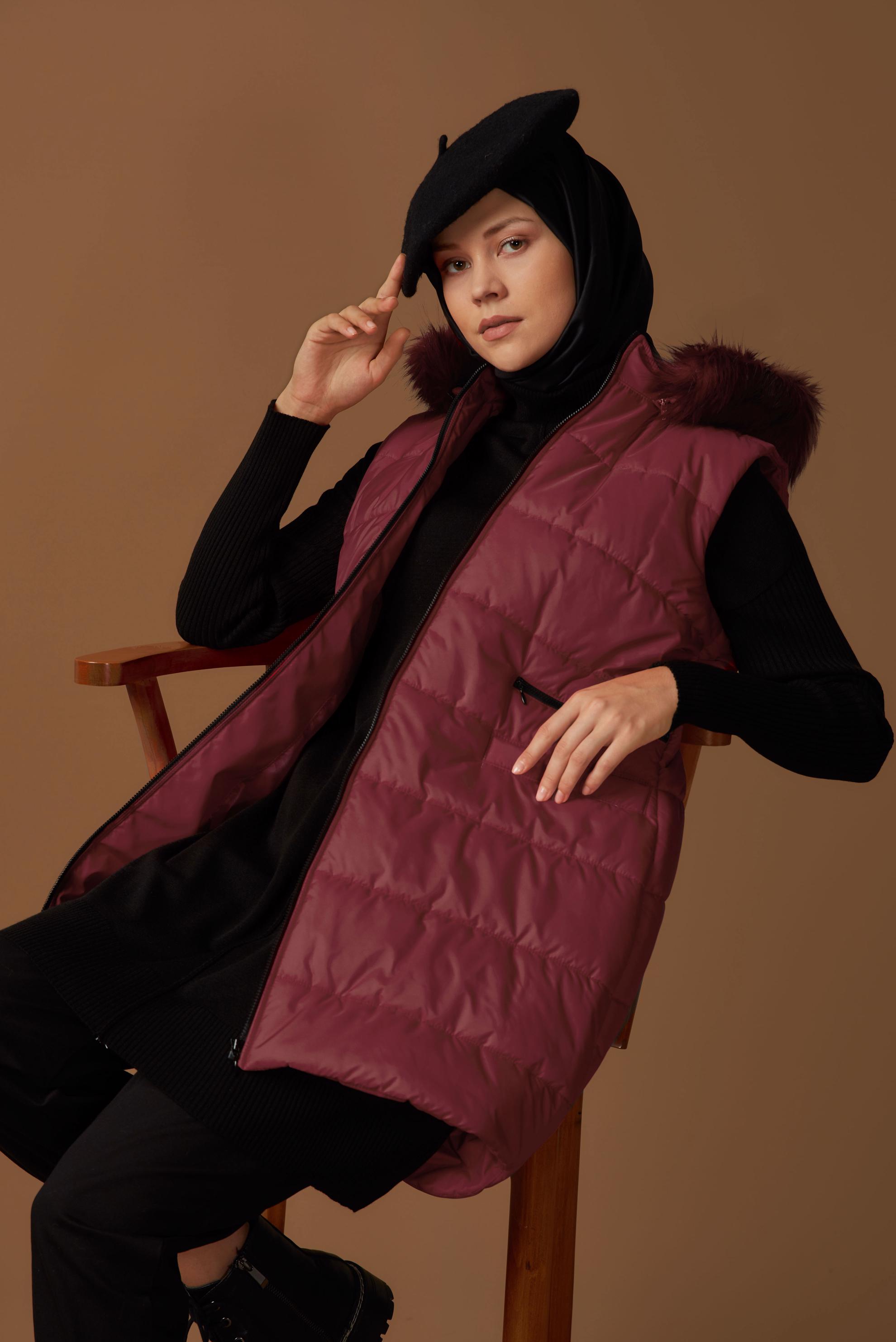 Tesettür giyim BORDO KAPÜŞONU KÜRKLÜ ŞİŞME YELEK 90146  