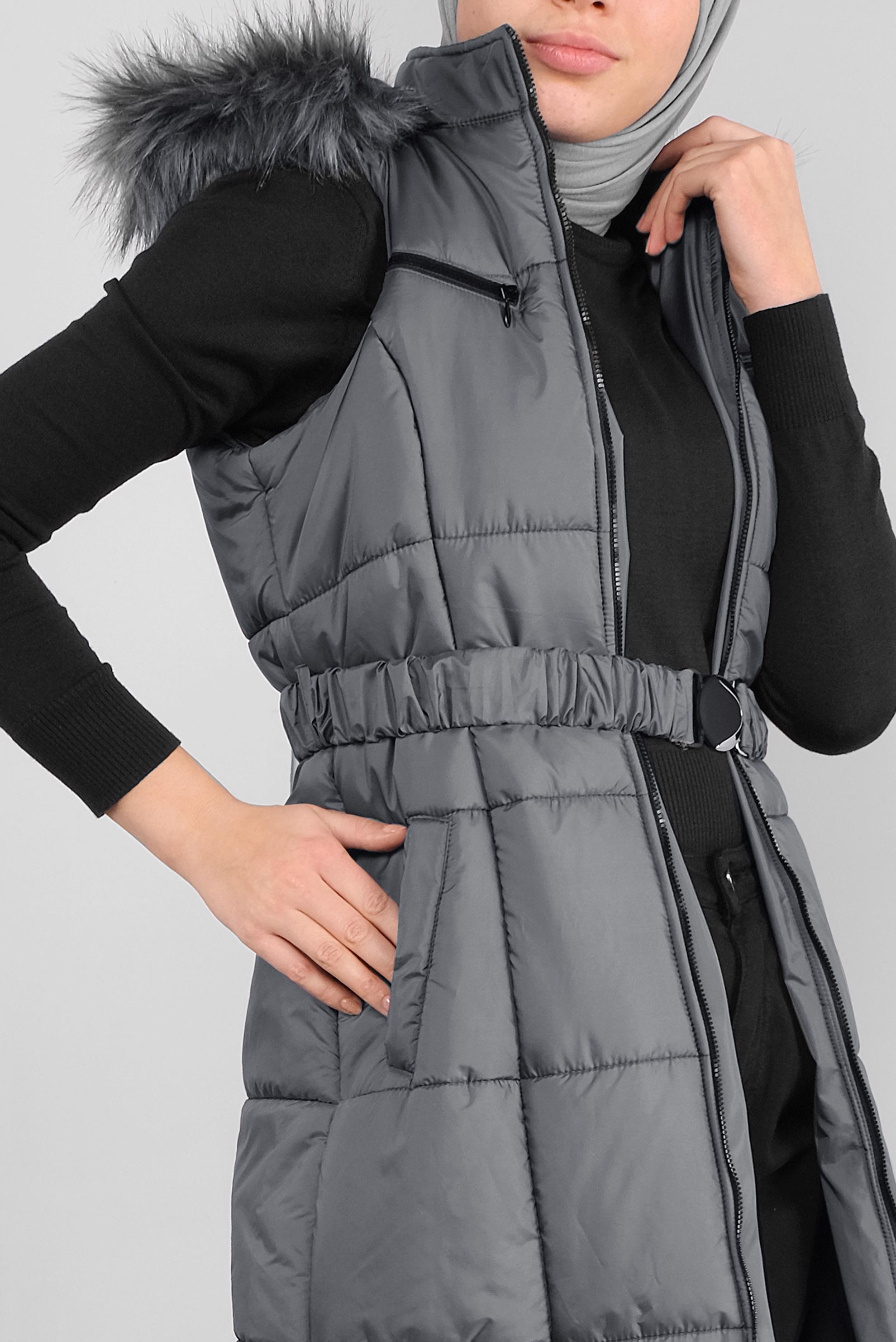 Tesettür giyim GRİ KÜRKLÜ KEMERLİ ŞİŞME YELEK 90148 