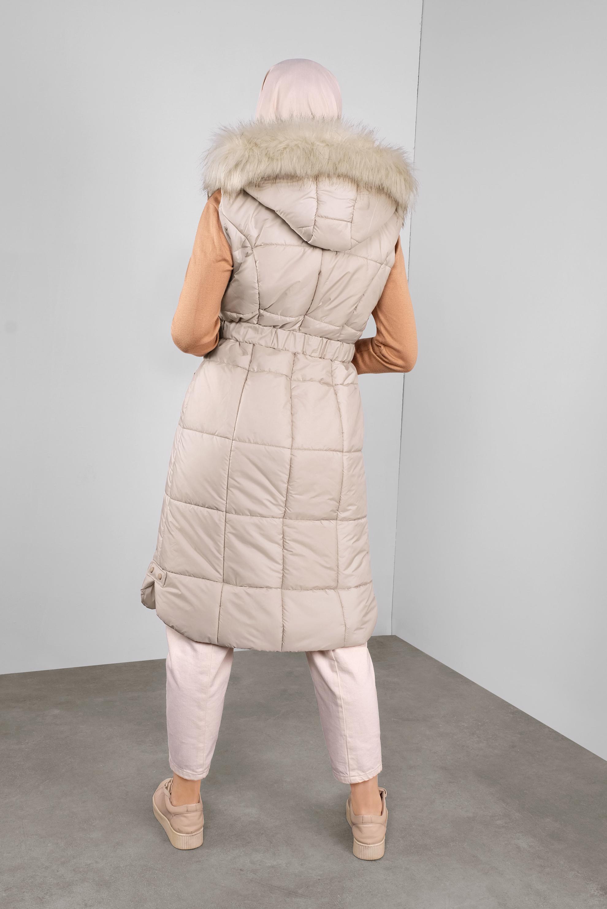 Tesettür giyim BEJ KÜRKLÜ KEMERLİ ŞİŞME YELEK 90148 