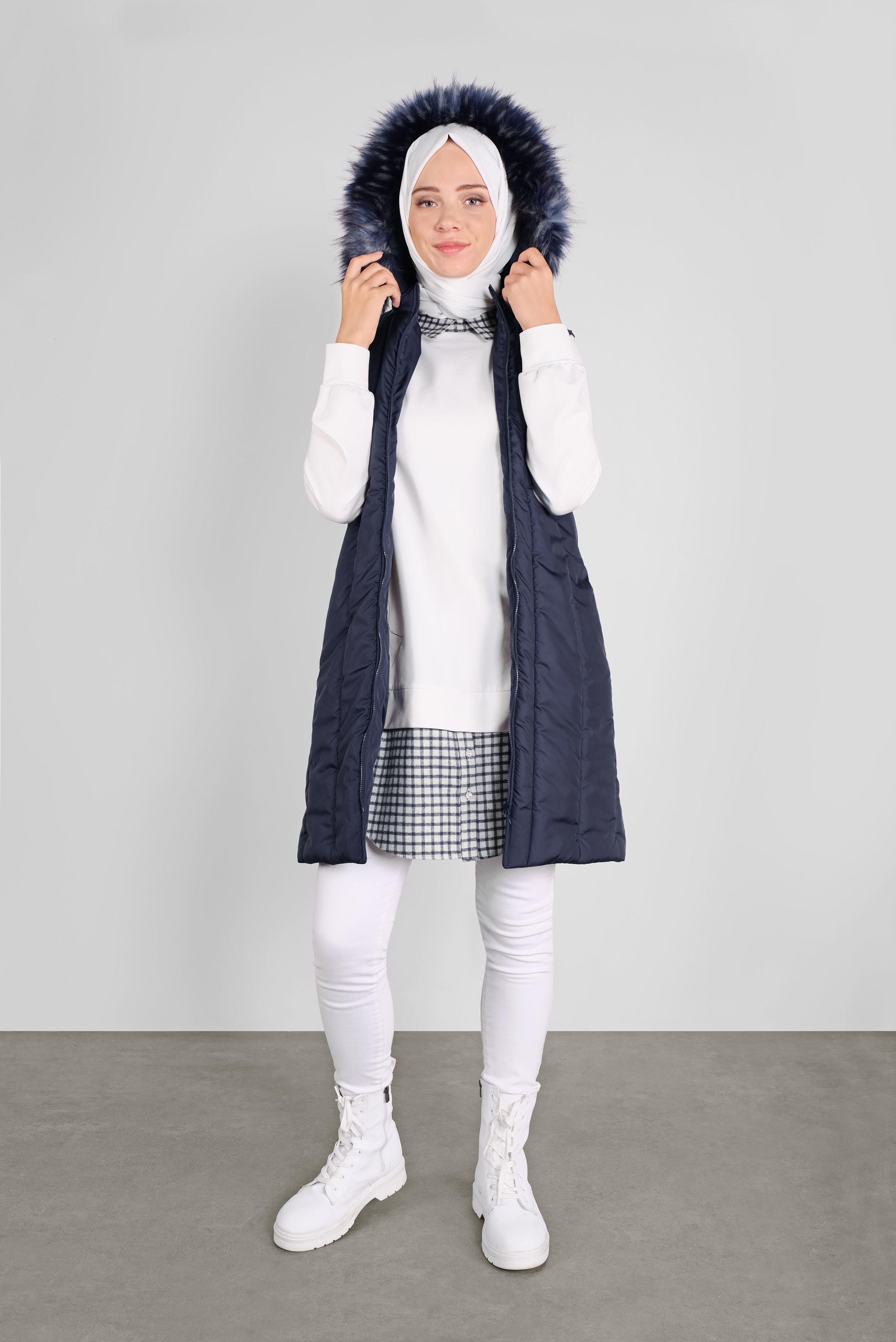 Tesettür giyim LACİVERT KAPÜŞONU KÜRKLÜ ŞİŞME YELEK 90159 