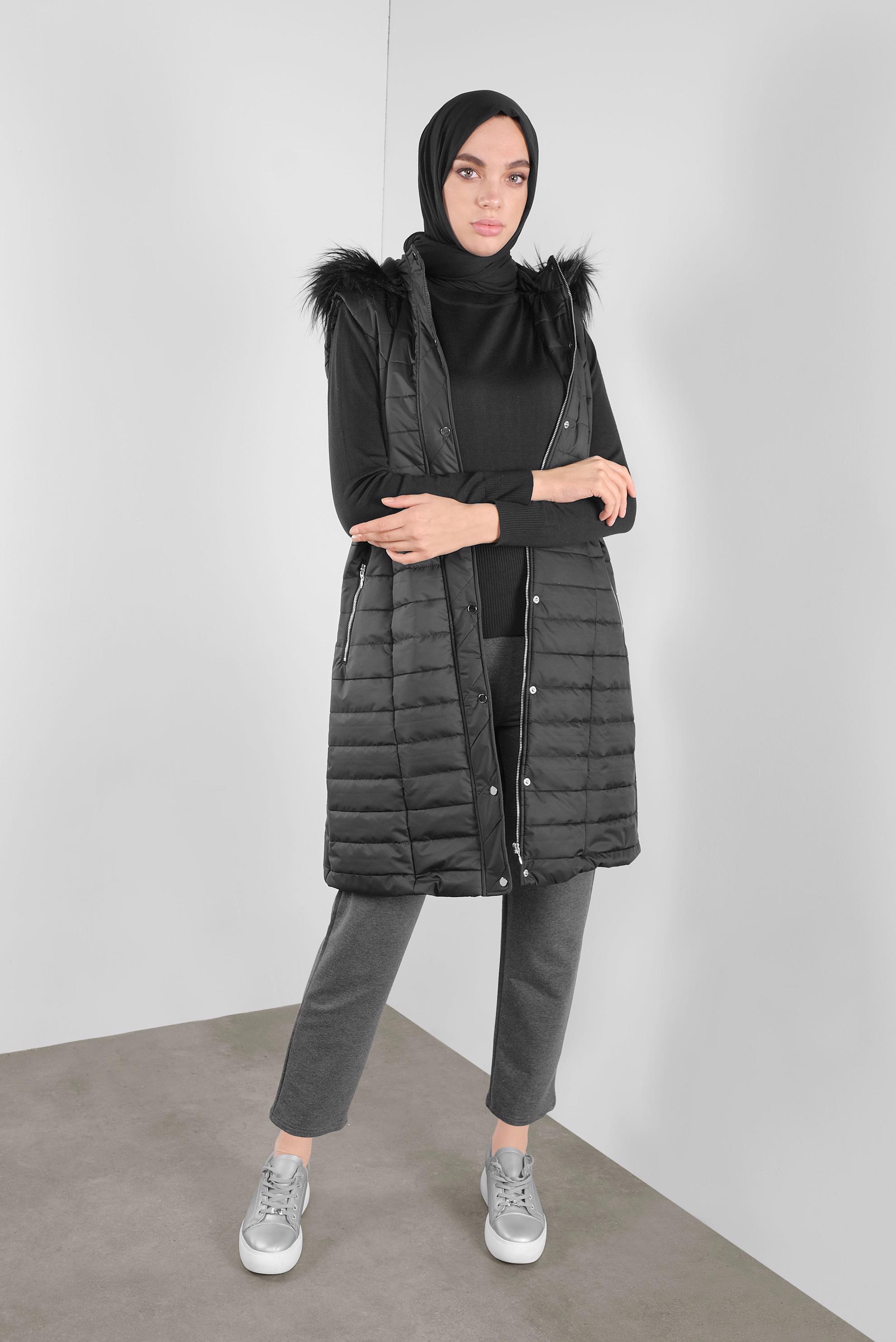 Tesettür giyim SİYAH KÜRKLÜ KAPÜŞONLU KAPİTONE YELEK 90177 
