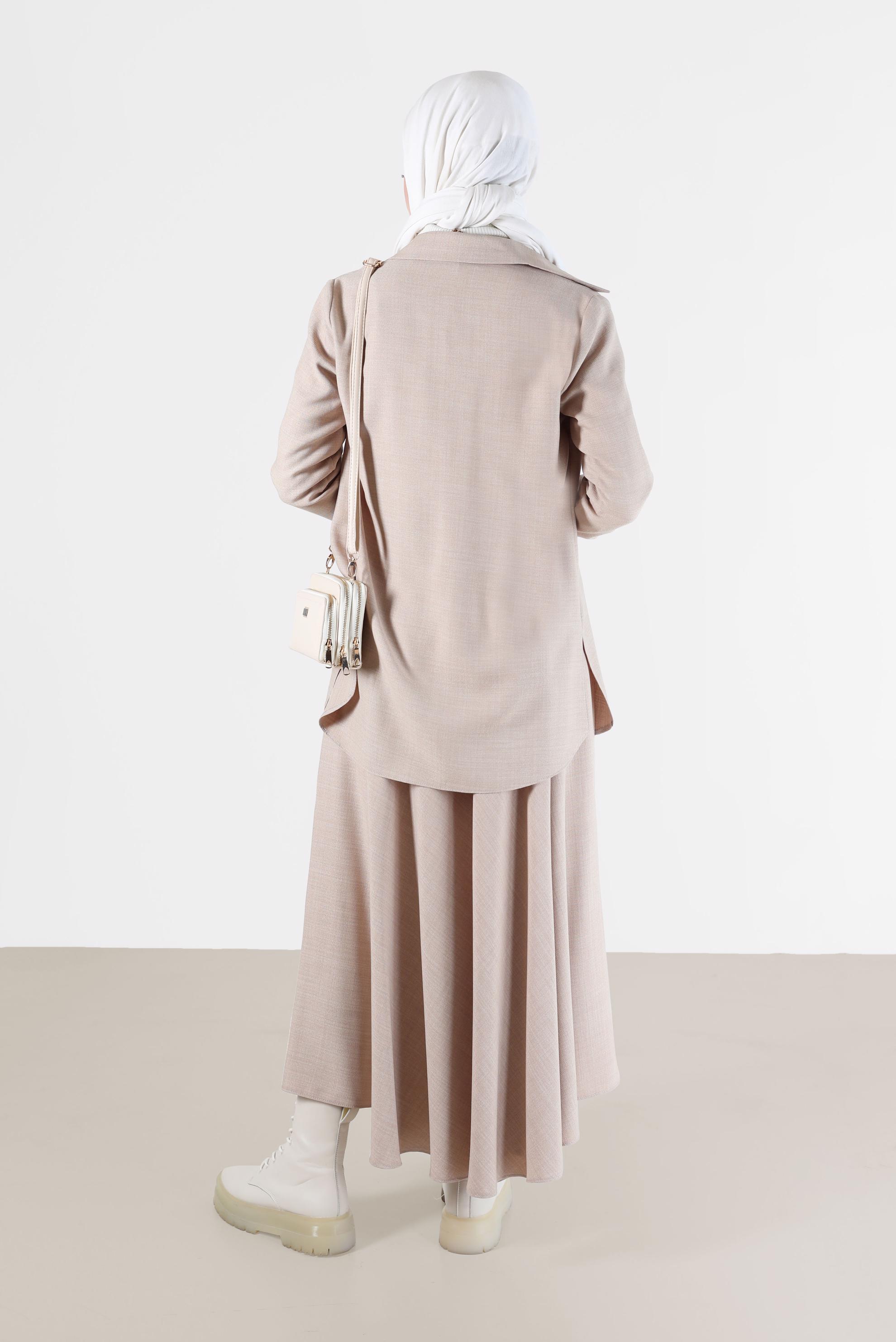 Tesettür giyim BEJ DÜĞMELİ CEP DETAYLI İKİLİ ETEKLİ TAKIM 42165 