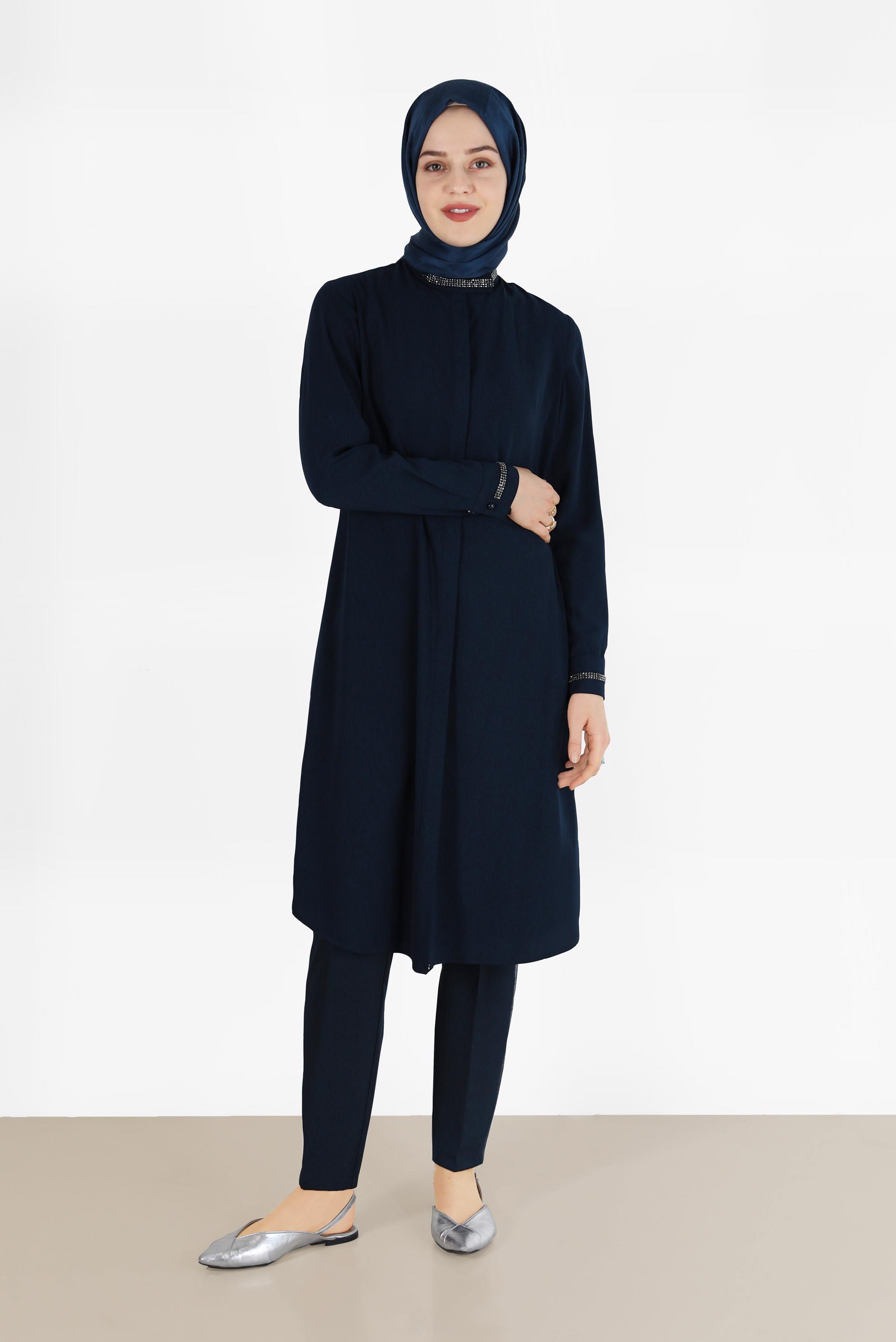 Tesettür giyim LACİVERT MANŞETİ VE YAKASI TAŞLI TUNİK 4913