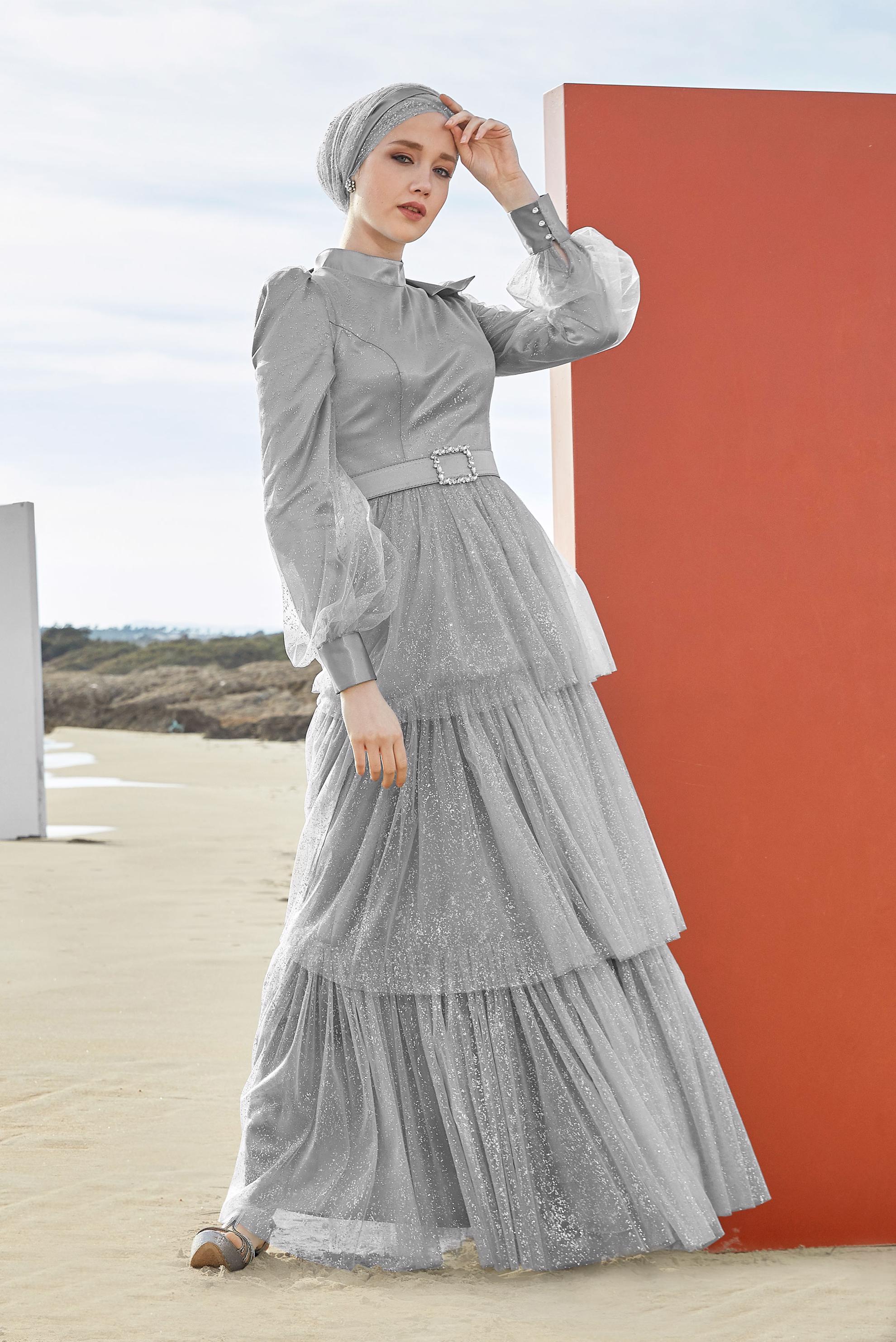 Tesettür giyim GRİ BELİ KEMERLİ TÜL DETAYLI PARLAK ELBİSE 50024
