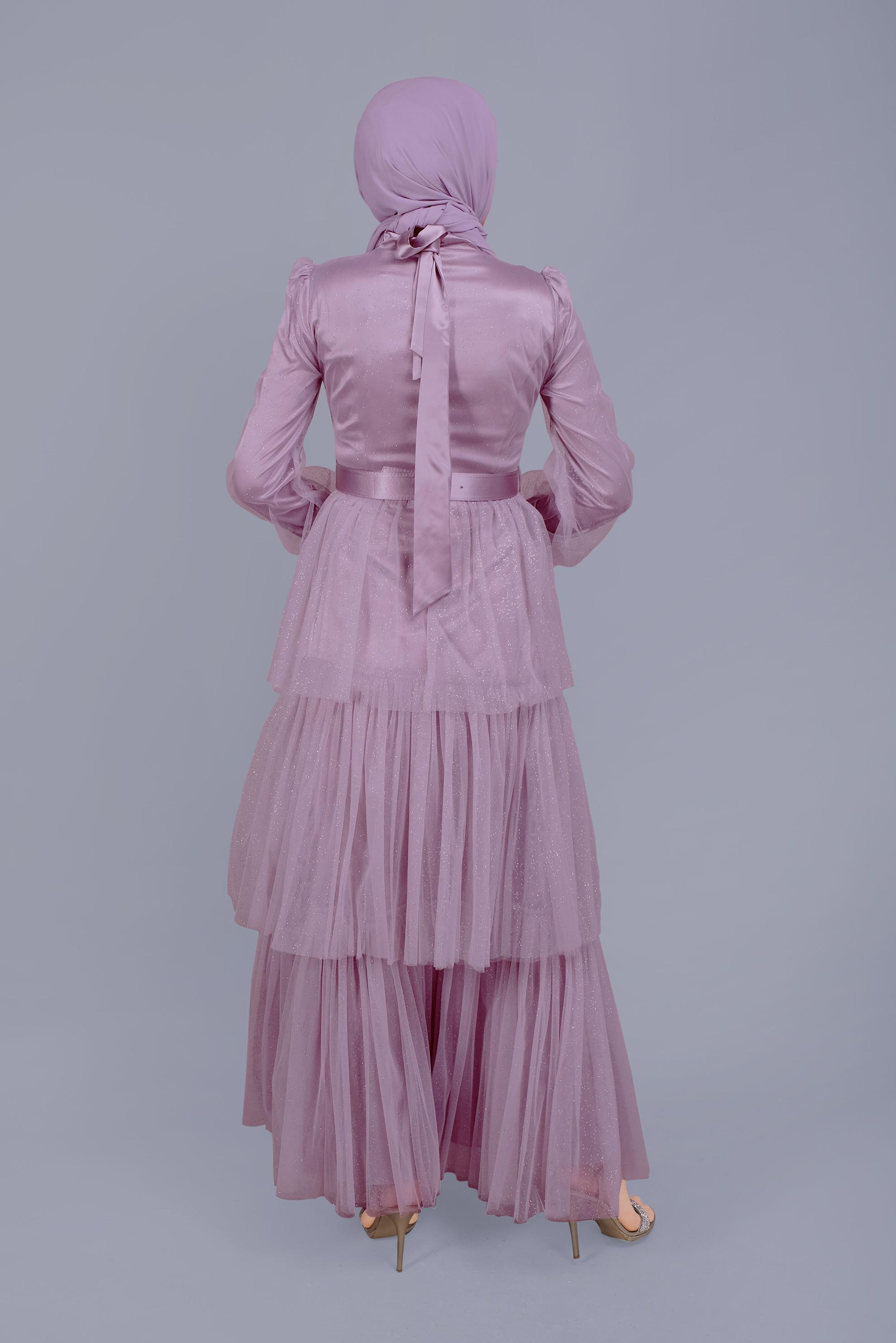 Tesettür giyim PUDRA BELİ KEMERLİ TÜL DETAYLI PARLAK ELBİSE 50024