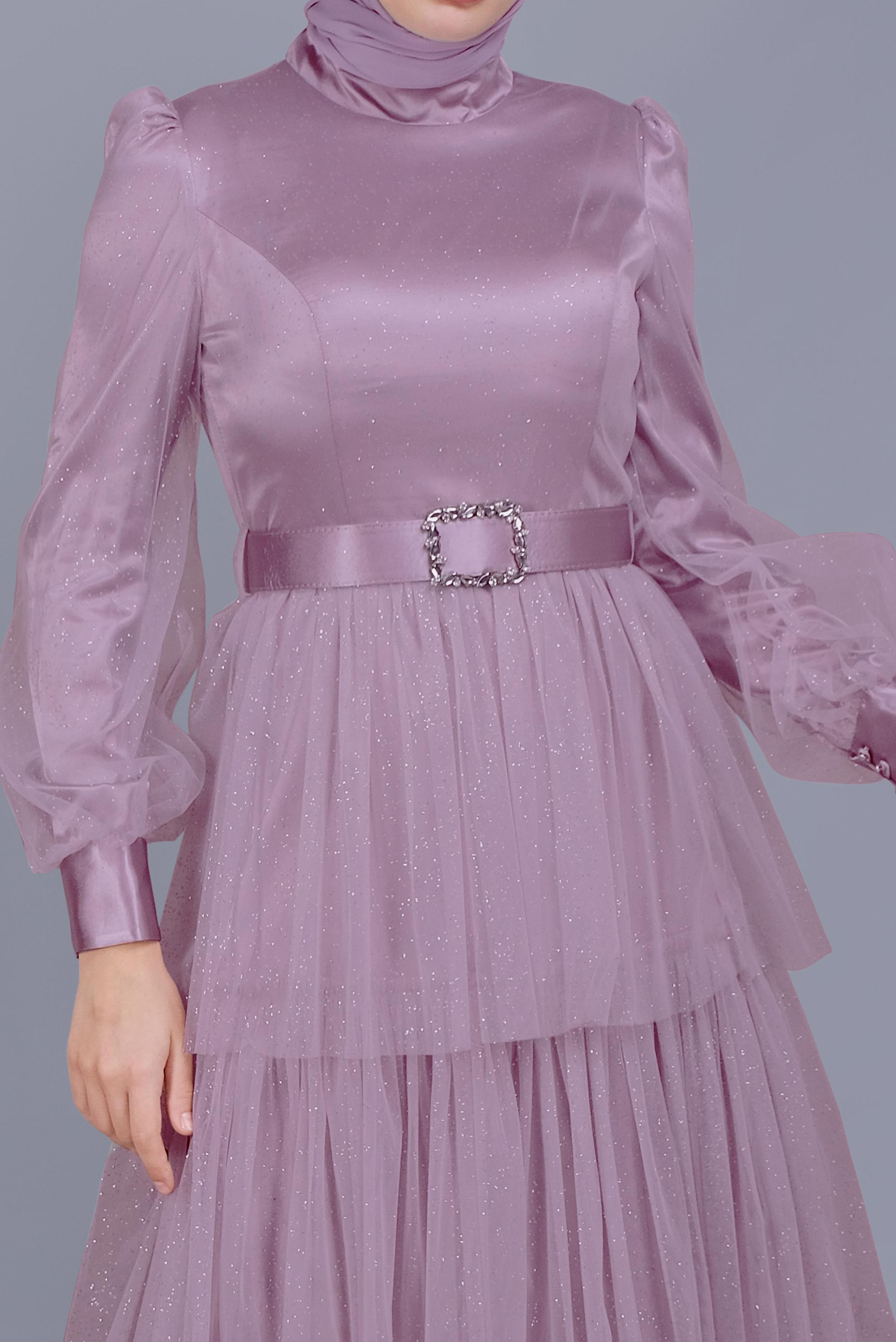 Tesettür giyim PUDRA BELİ KEMERLİ TÜL DETAYLI PARLAK ELBİSE 50024