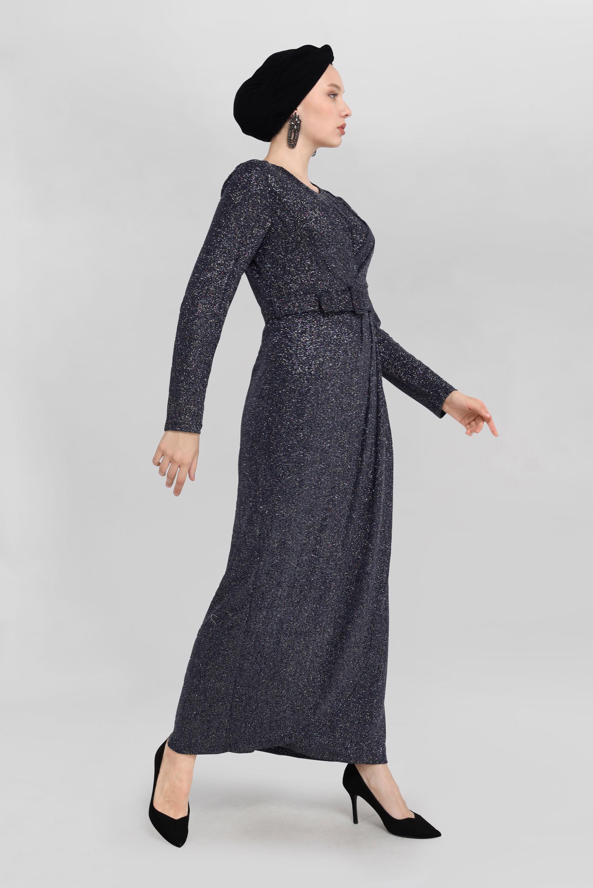 Tesettür giyim LACİVERT KUŞAK DETAYLI SİMLİ ABİYE ELBİSE 50043 