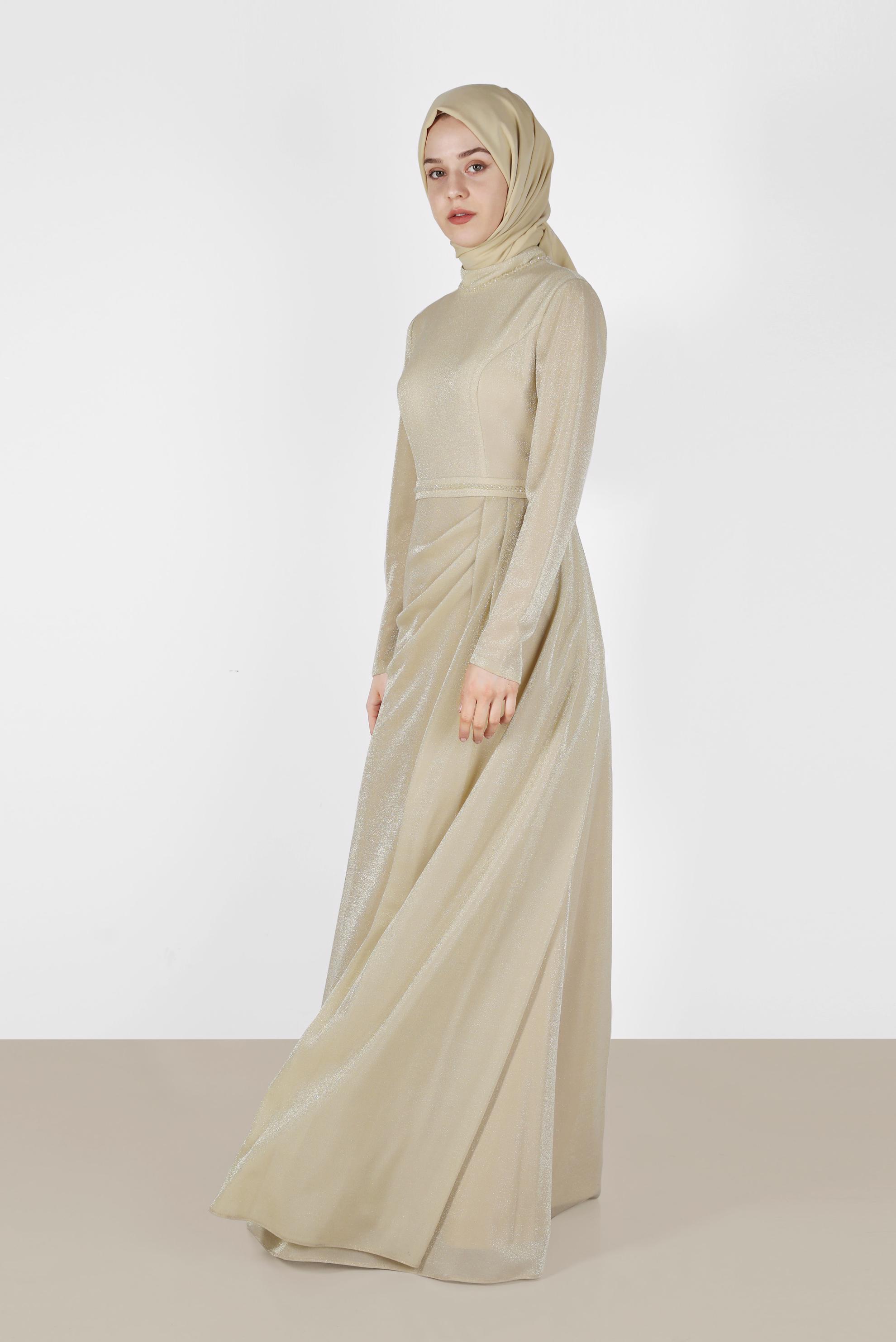 Tesettür giyim BEJ PİLE DETAYLI SİMLİ ABİYE ELBİSE 5572