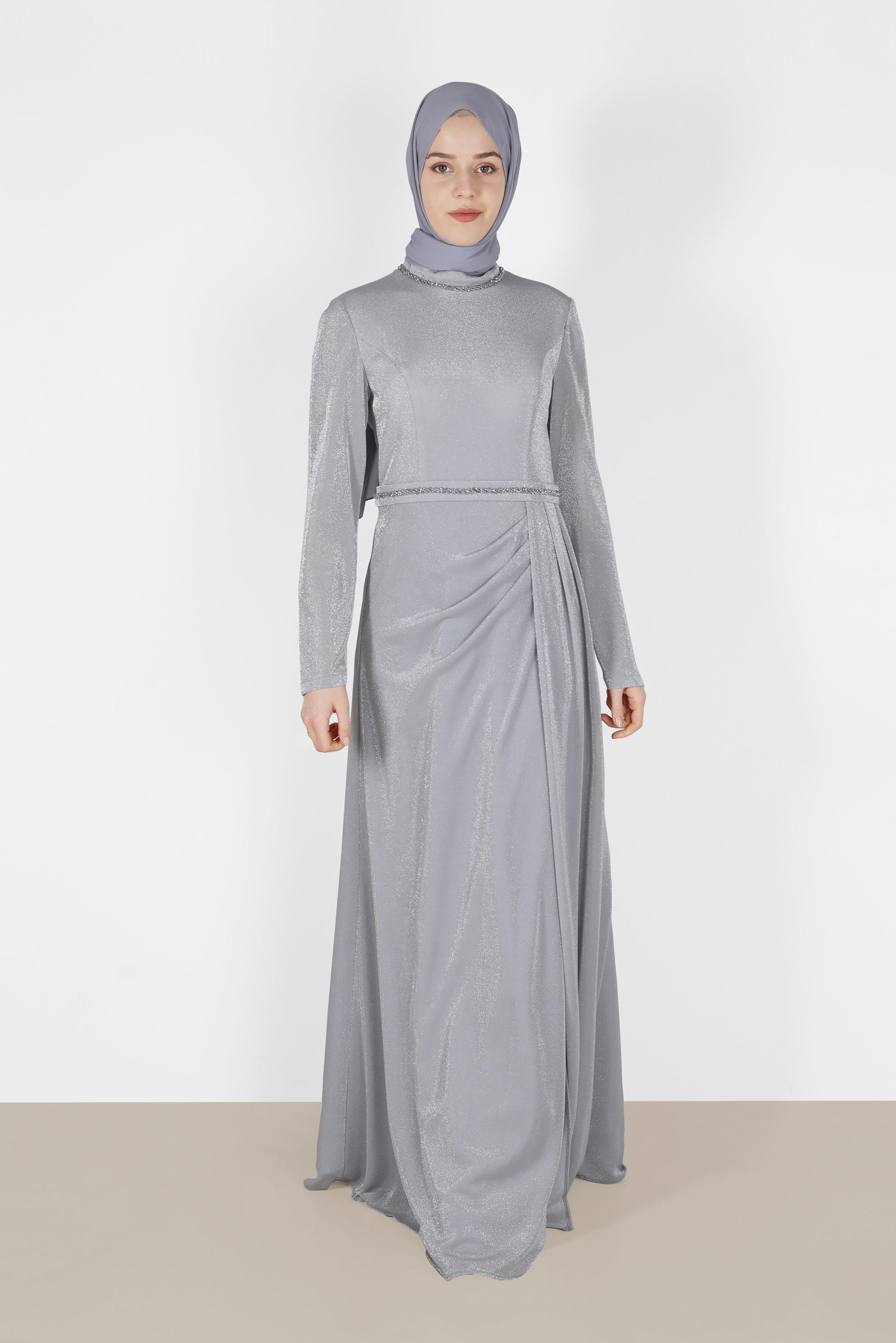 Tesettür giyim GRİ PİLE DETAYLI SİMLİ ABİYE ELBİSE 5572
