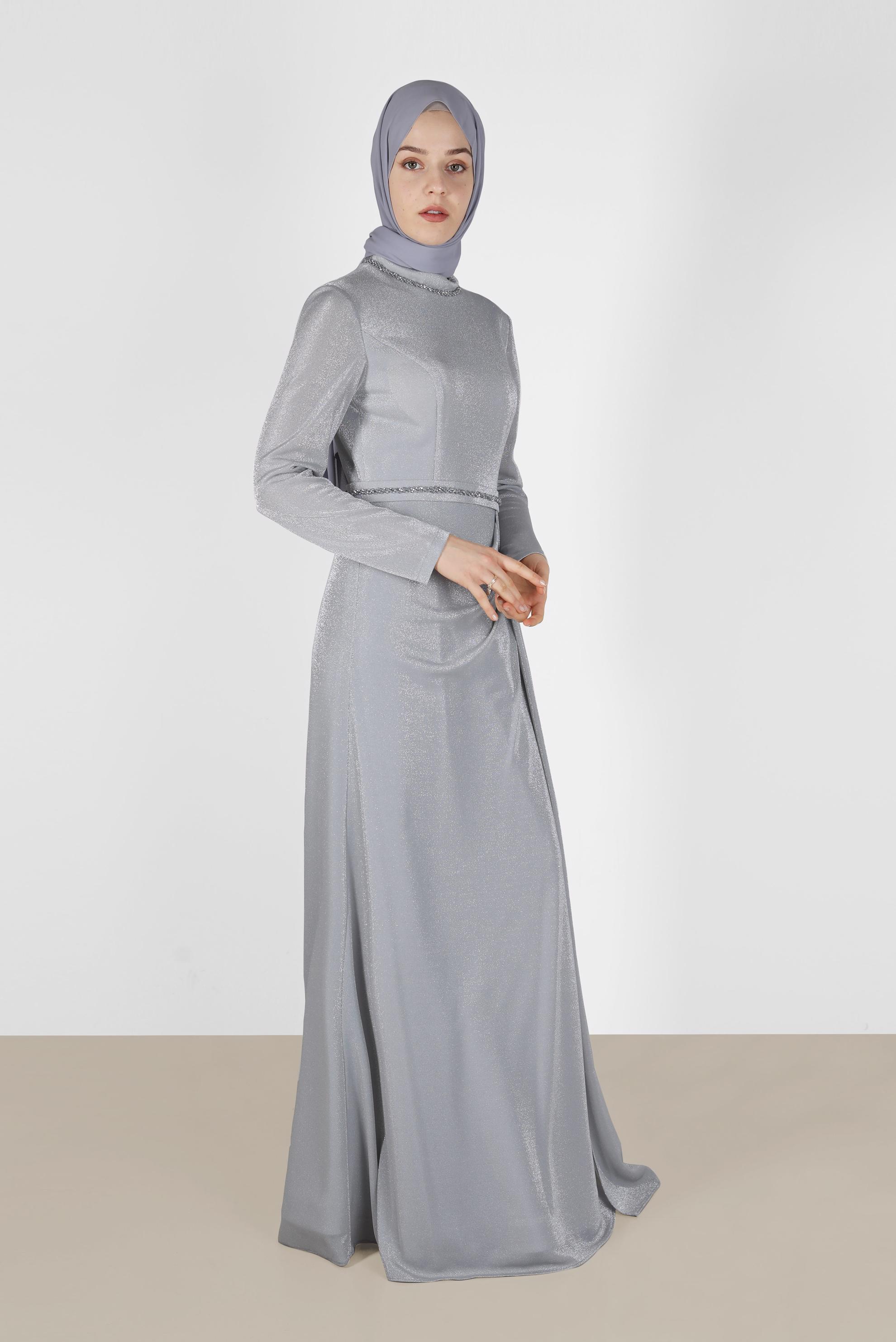 Tesettür giyim GRİ PİLE DETAYLI SİMLİ ABİYE ELBİSE 5572