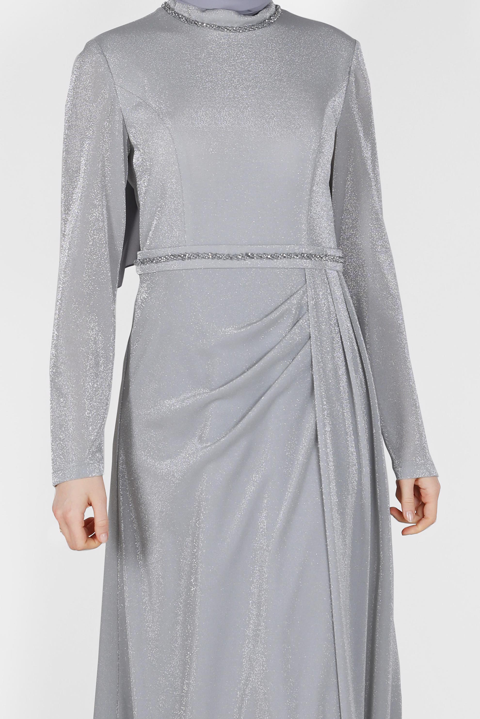 Tesettür giyim GRİ PİLE DETAYLI SİMLİ ABİYE ELBİSE 5572