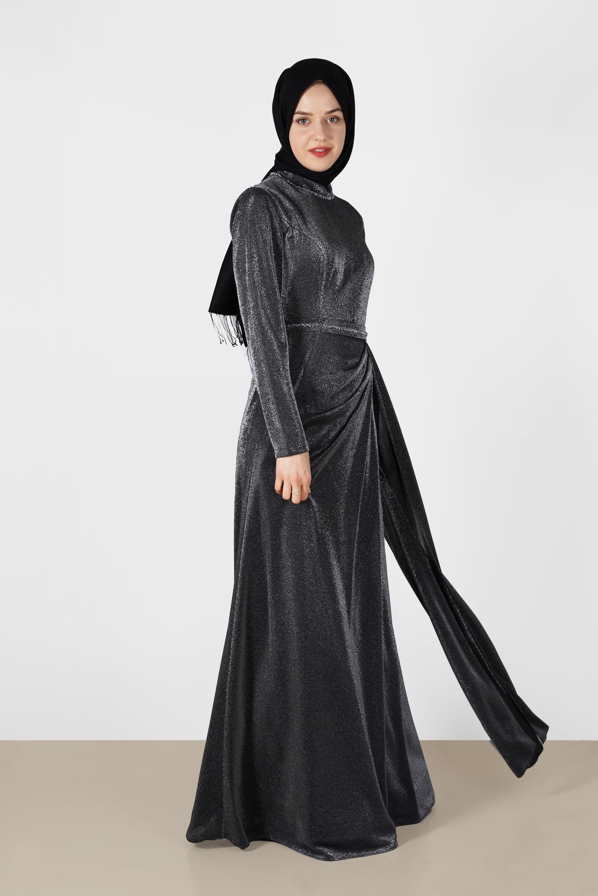 Tesettür giyim SİYAH PİLE DETAYLI SİMLİ ABİYE ELBİSE 5572