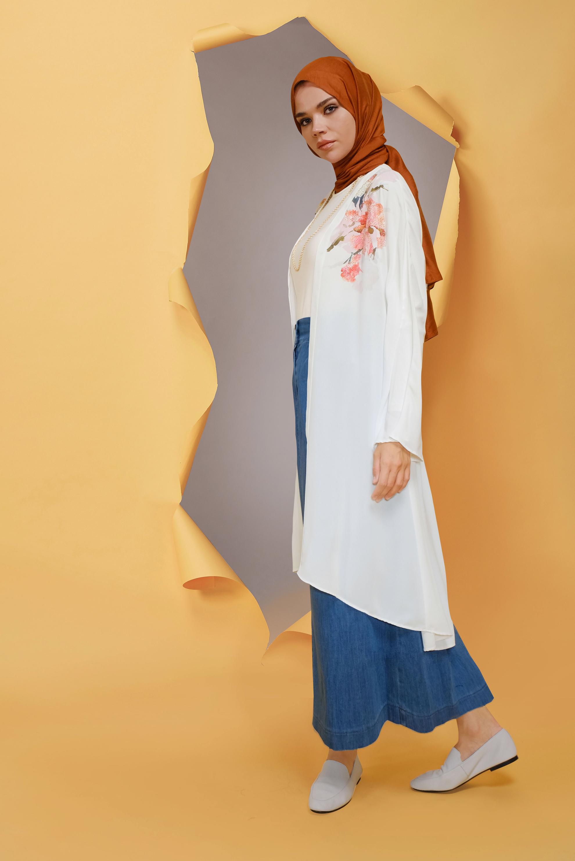 Tesettür giyim BEJ TAŞ VE ÇİÇEK BASKILI ASİMETRİK KESİM CEKET 40853 