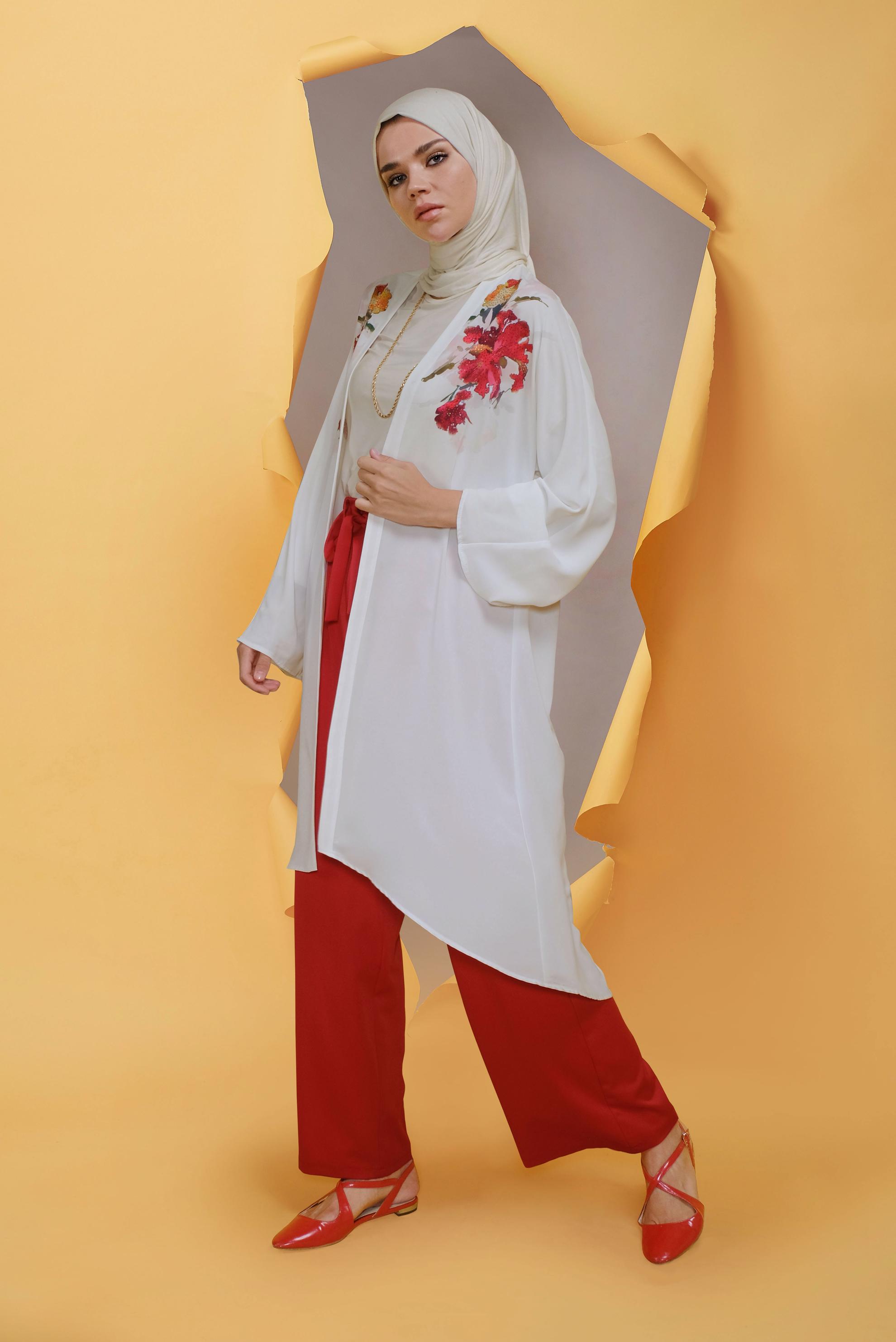 Tesettür giyim EKRU TAŞ VE ÇİÇEK BASKILI ASİMETRİK KESİM CEKET 40853 