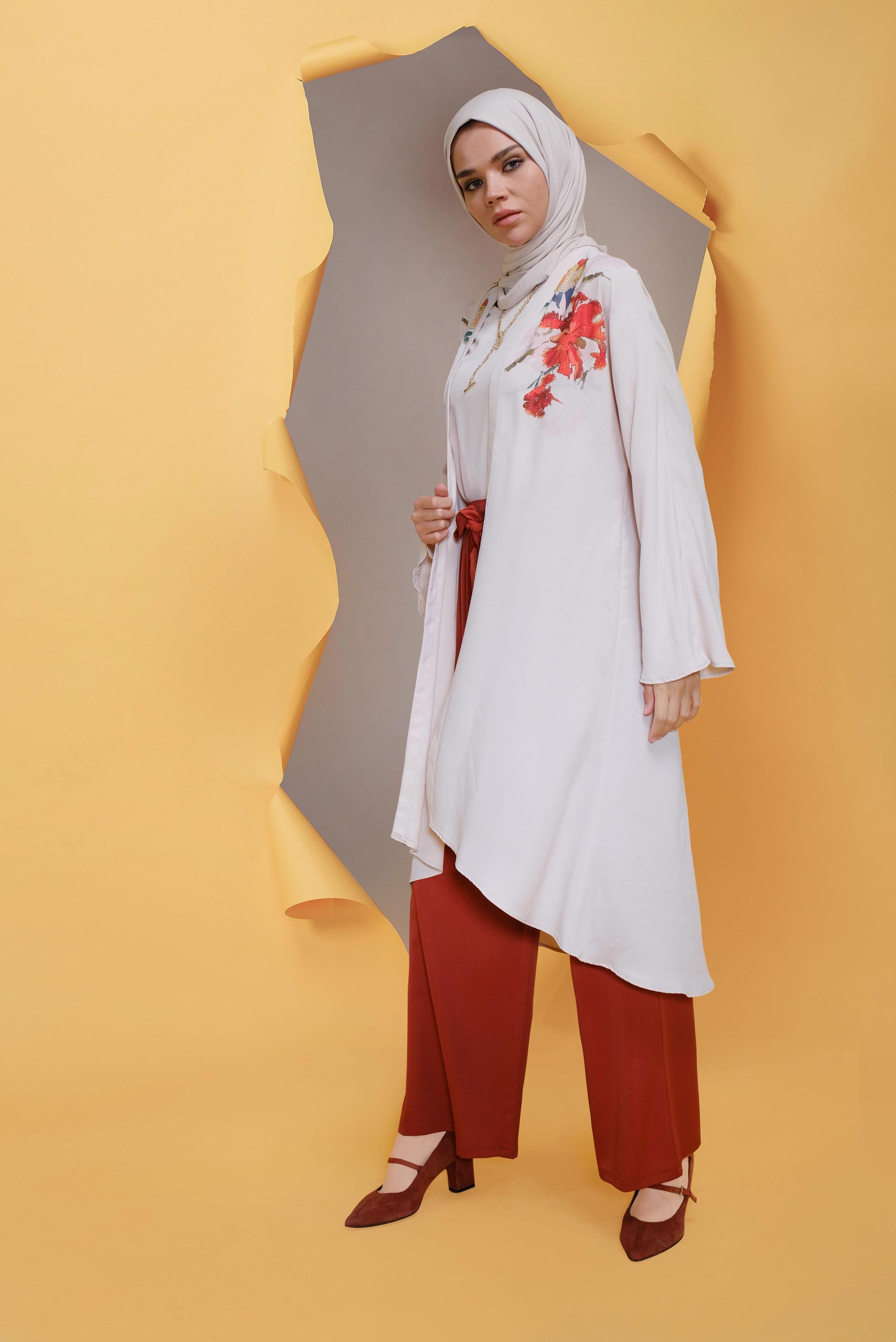 Tesettür giyim BEJ TAŞ VE ÇİÇEK BASKILI ASİMETRİK KESİM CEKET 40853 