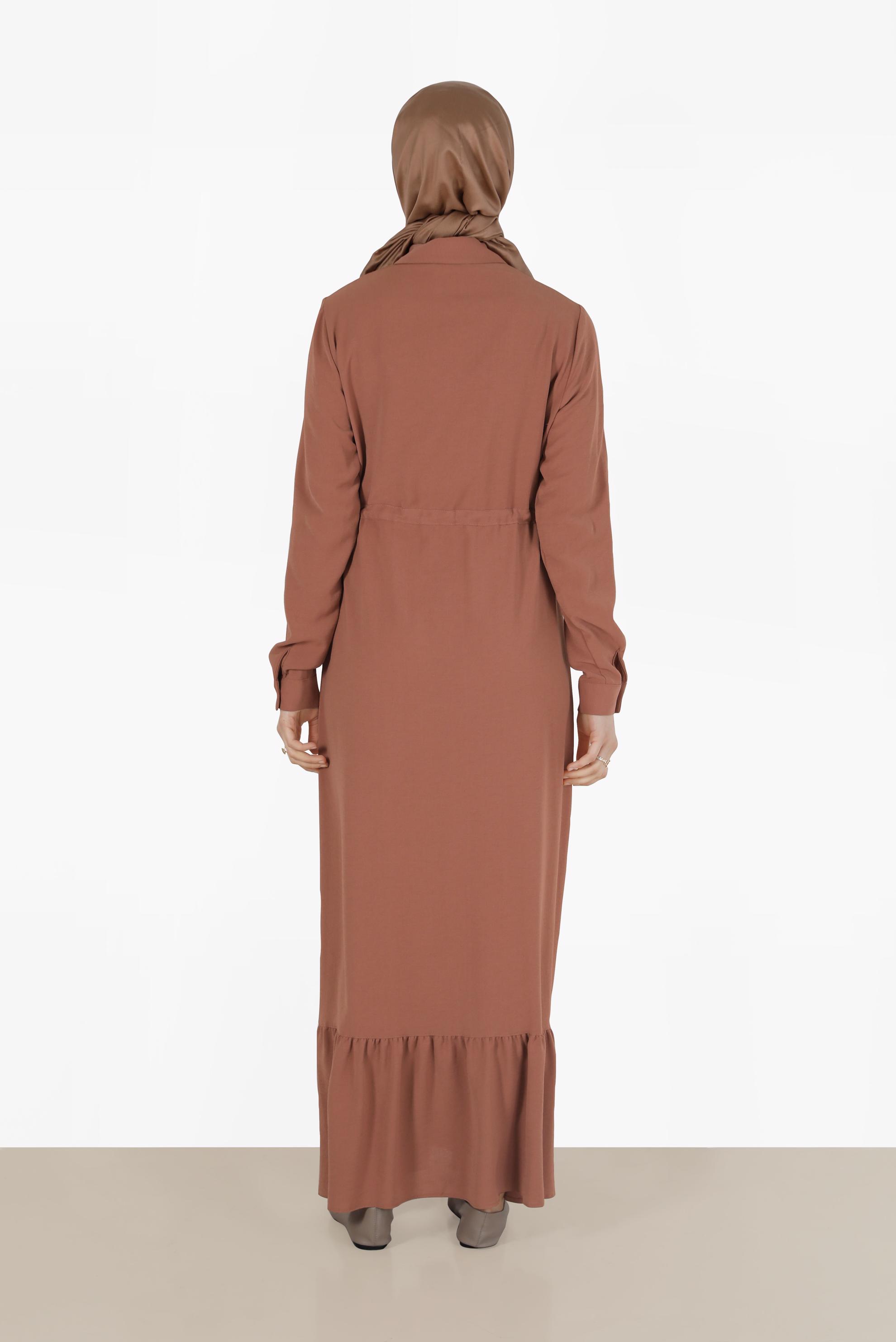 Tesettür giyim TABA BELİ BÜZGÜLÜ DÜĞMELİ KETEN ELBİSE 40523